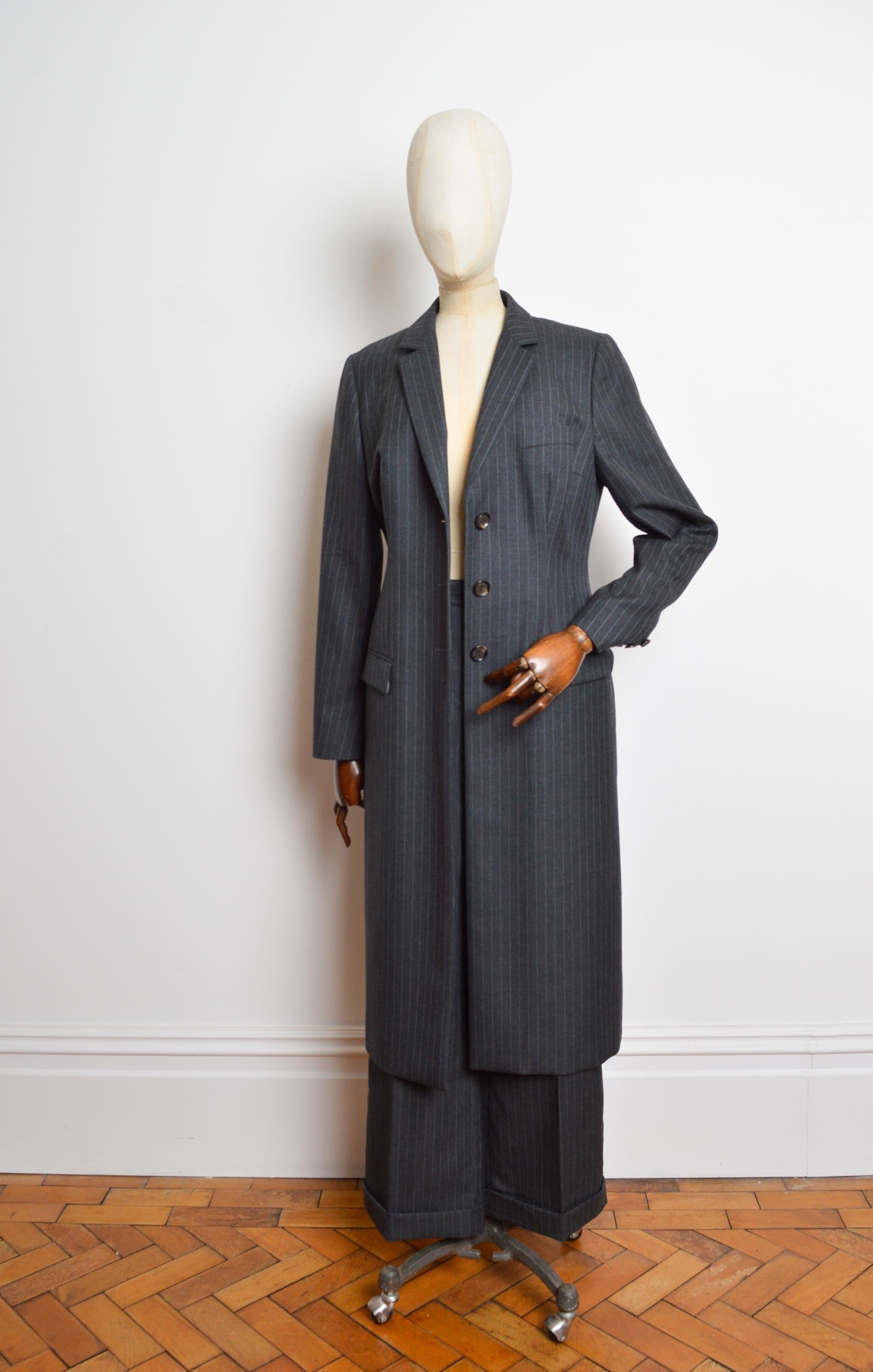Donna A/I 1997 Dolce & Gabbana: blazer lungo gessato e pantaloni a vita alta - Abito pantalone in vendita
