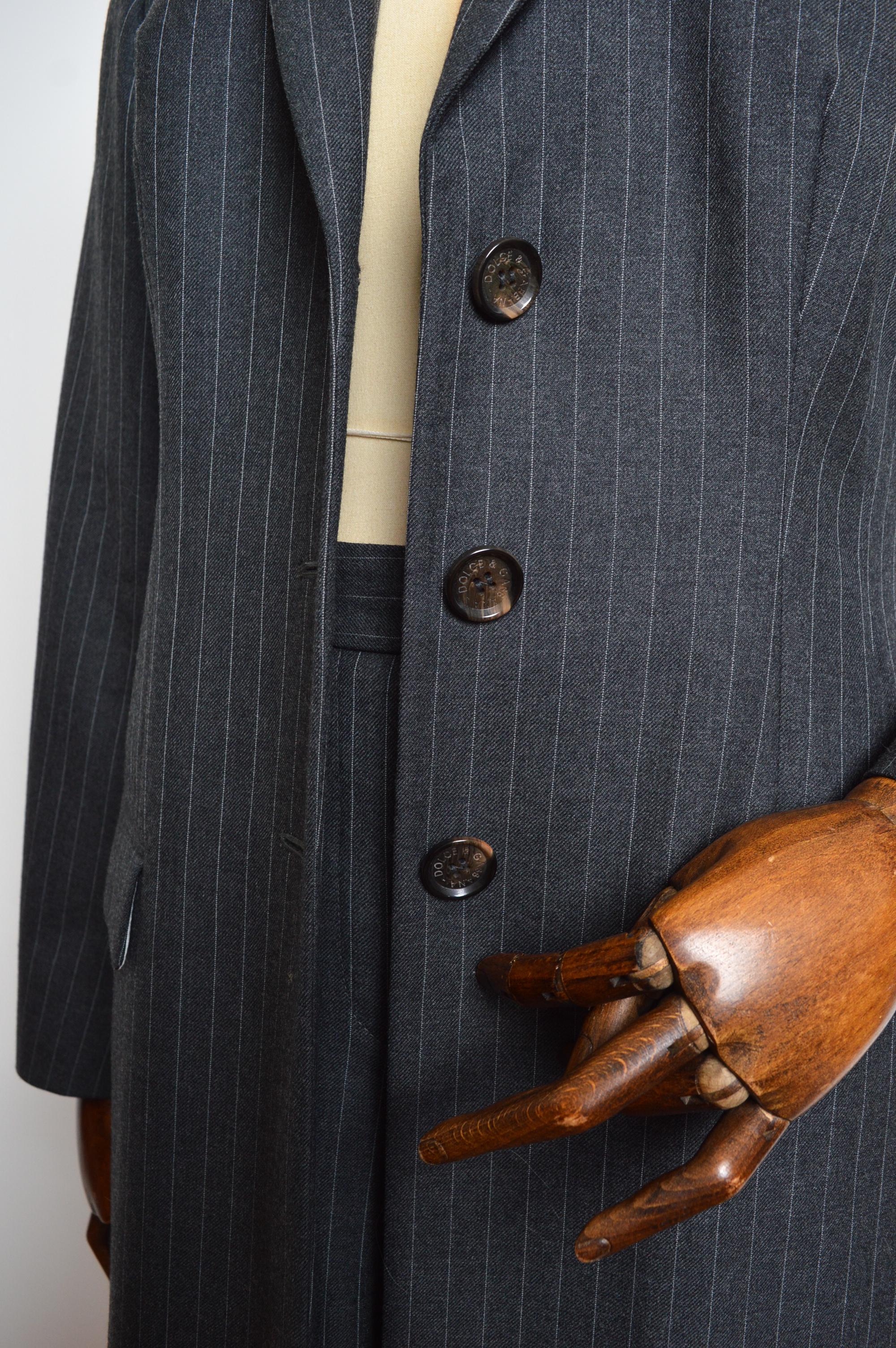 A/I 1997 Dolce & Gabbana: blazer lungo gessato e pantaloni a vita alta - Abito pantalone in vendita 2
