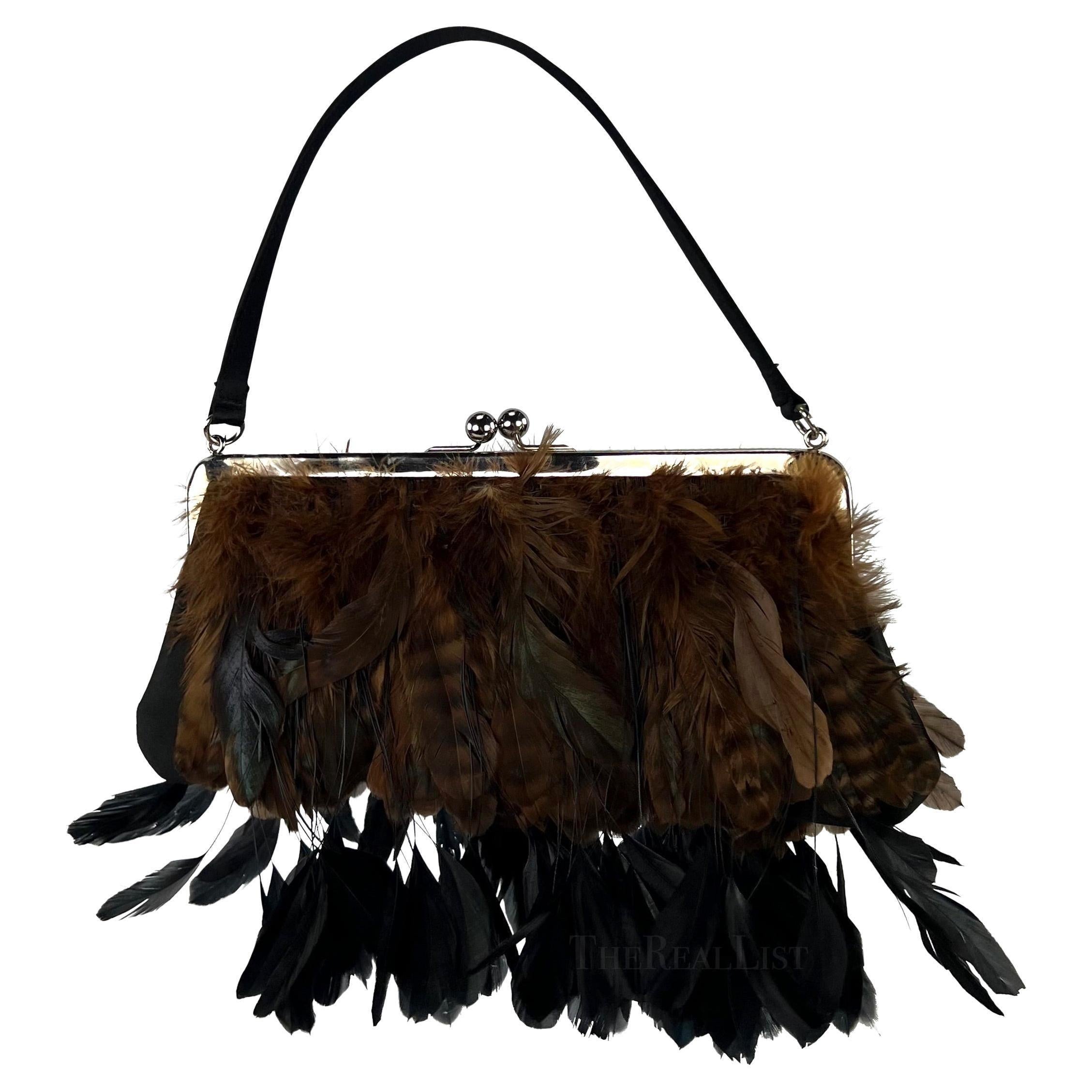 Pasarela F/W 1997 Dolce & Gabbana Bolso de noche de seda satinada con plumas en venta 5