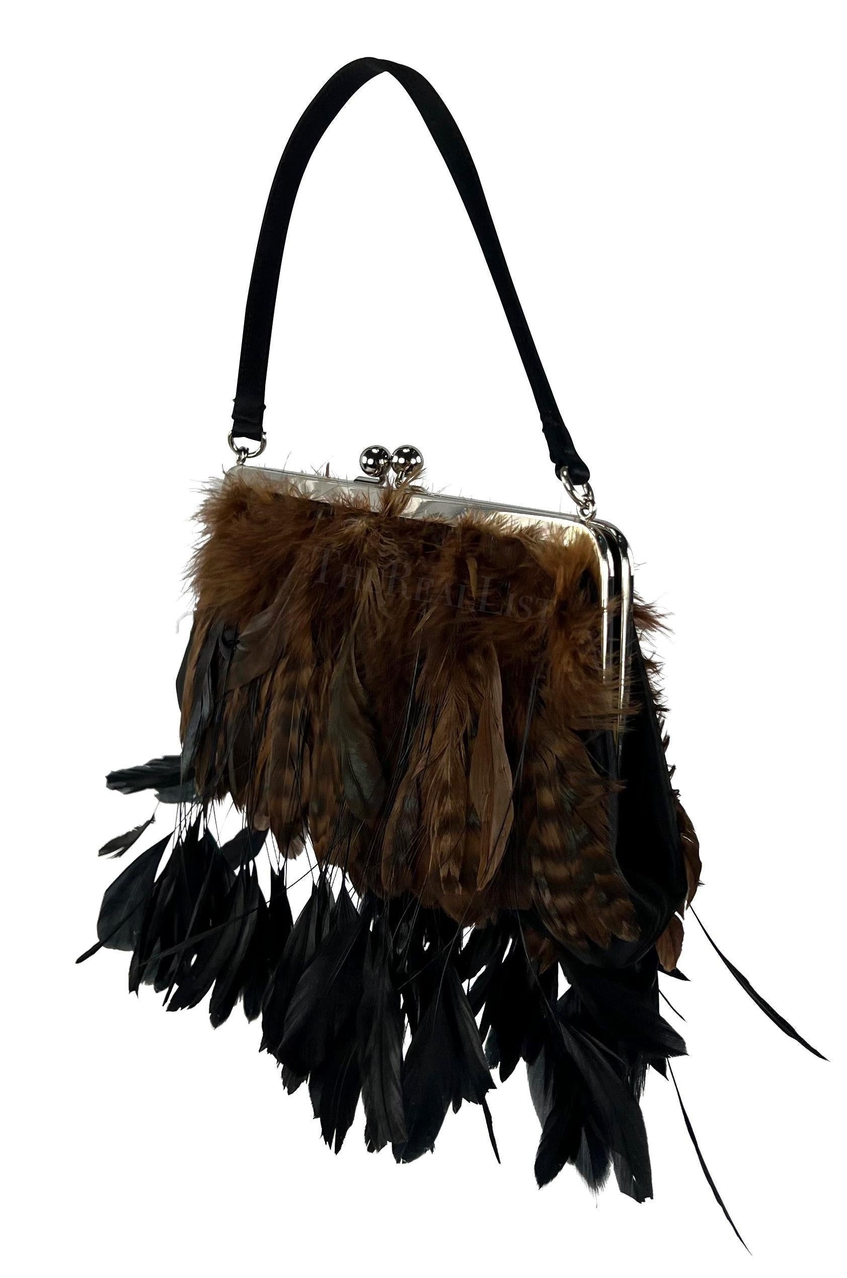 Pasarela F/W 1997 Dolce & Gabbana Bolso de noche de seda satinada con plumas en venta 7