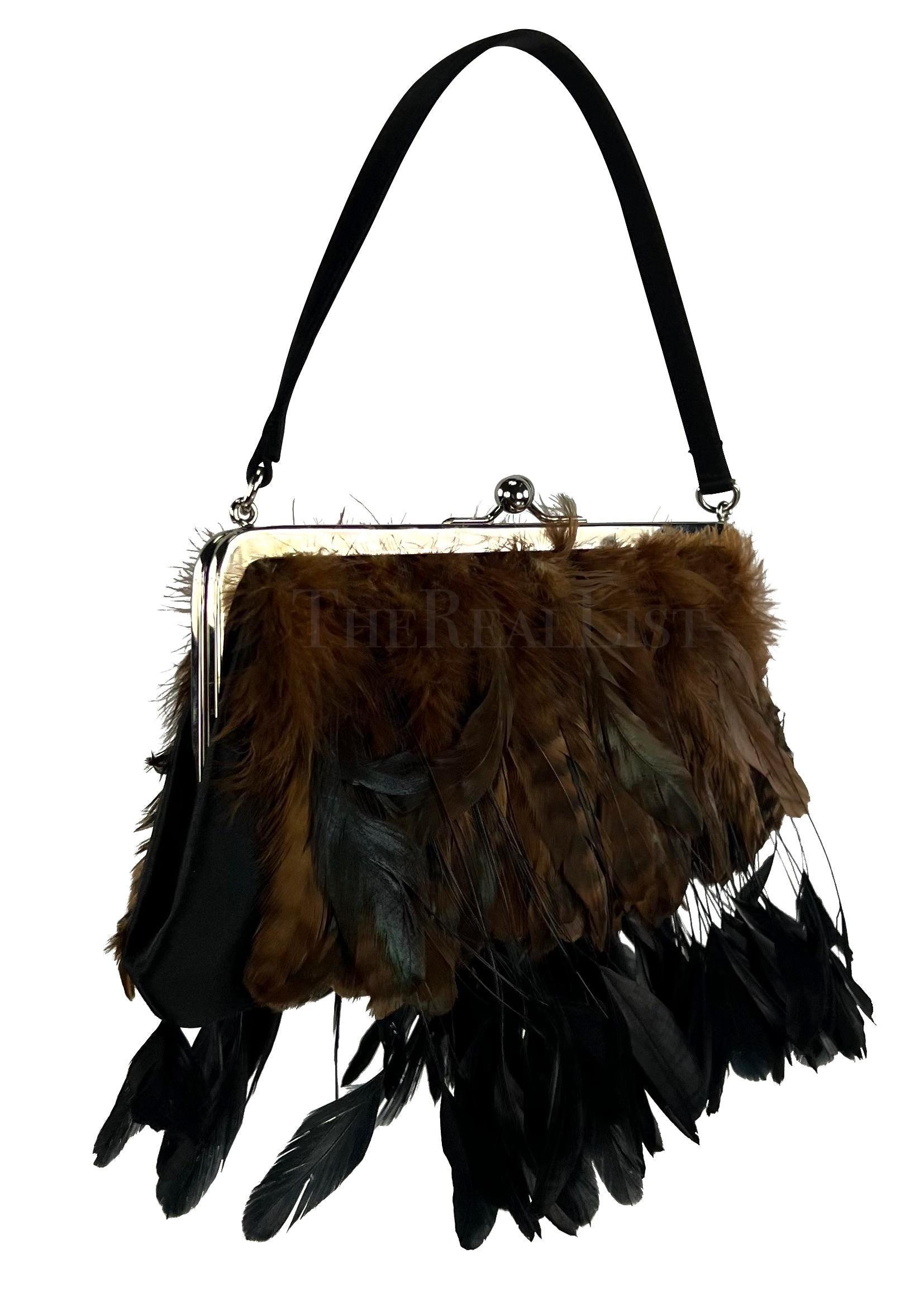 Pasarela F/W 1997 Dolce & Gabbana Bolso de noche de seda satinada con plumas en venta 3