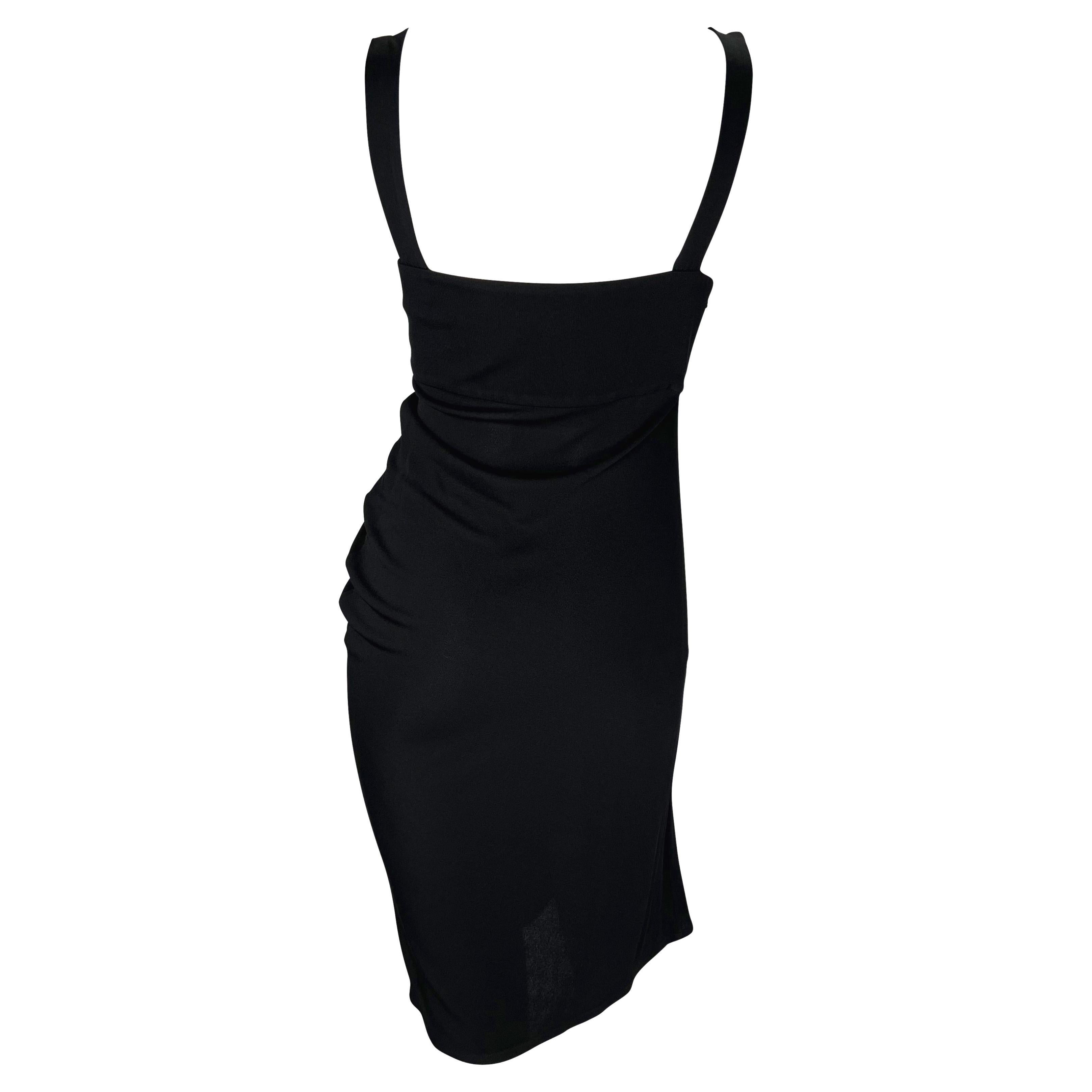 Noir Petite robe noire asymétrique Gianni Versace Couture, A/H 1997 en vente