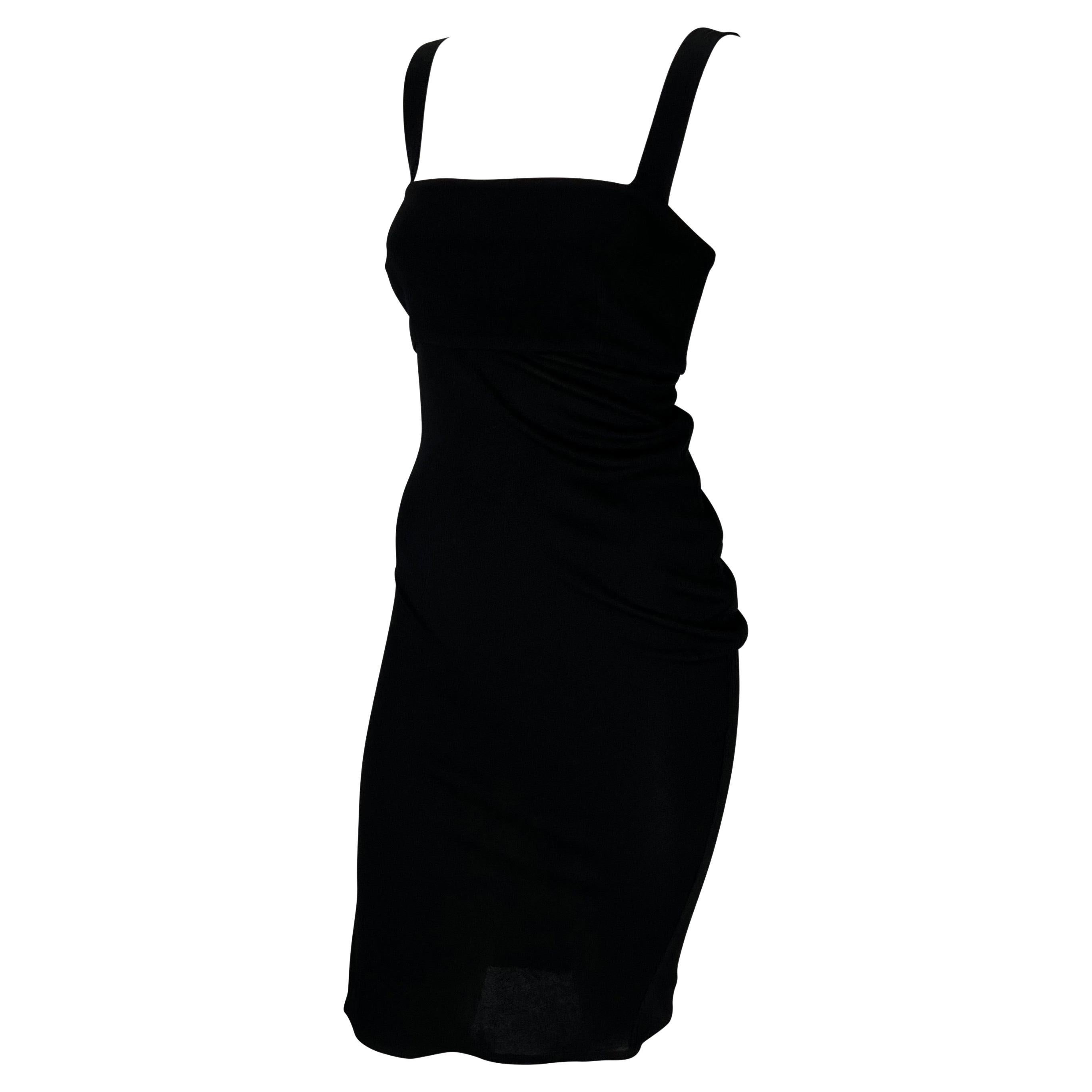 Petite robe noire asymétrique Gianni Versace Couture, A/H 1997 en vente