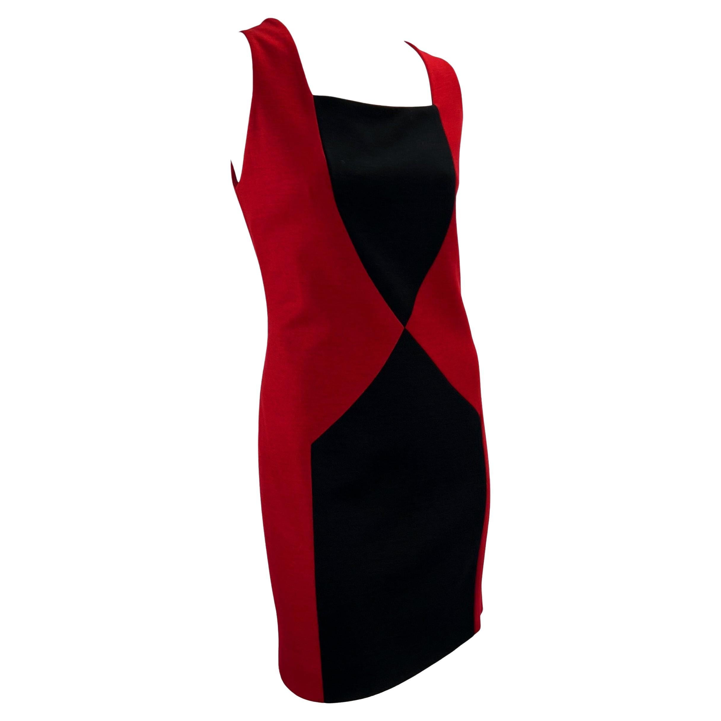 F/W 1997 Gianni Versace Couture Runway Red Colorblock Sleeveless Dress For Sale 3
