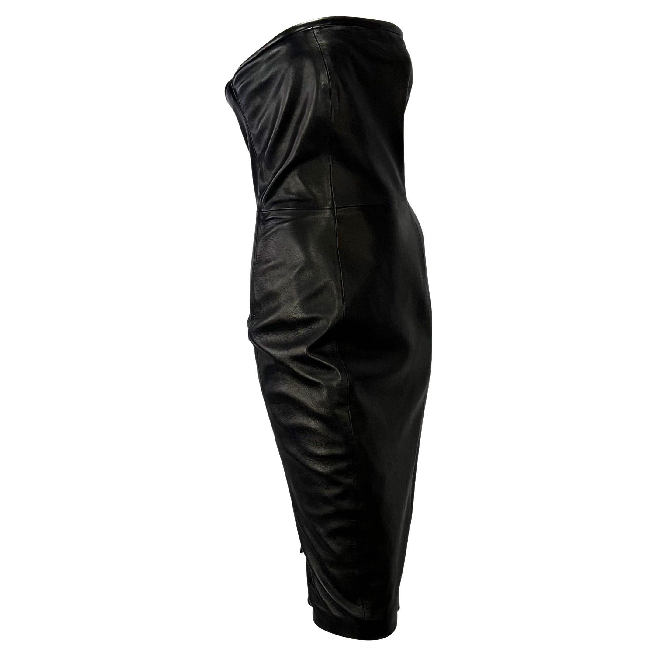 De las mujeres F/W 1997 Gianni Versace Vestido Bodycon Tubo Cuero Negro Cuello Acolchado en venta