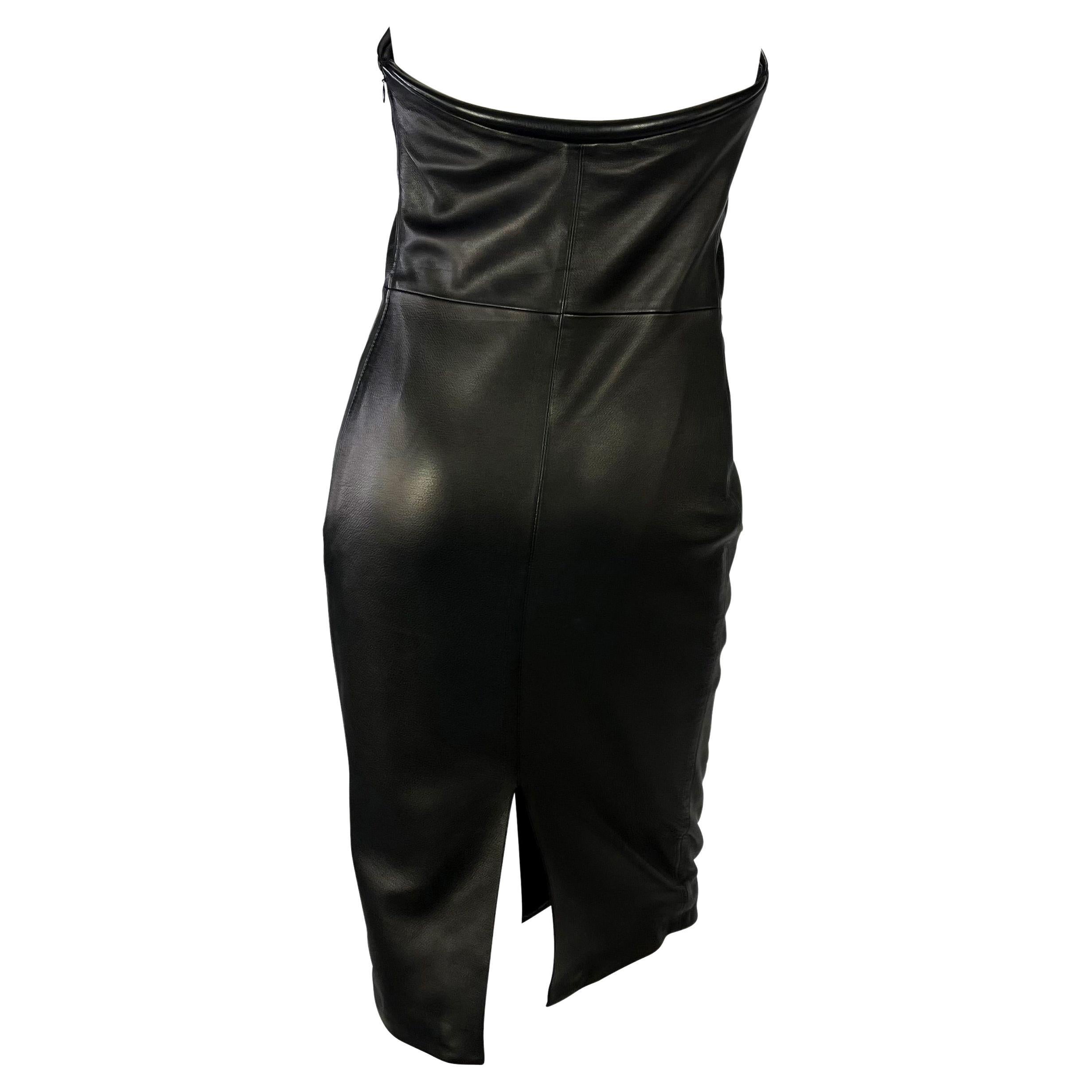 F/W 1997 Gianni Versace Padded Neckline Black Leather Bodycon Tube Dress In Excellent Condition For Sale In West Hollywood, CA