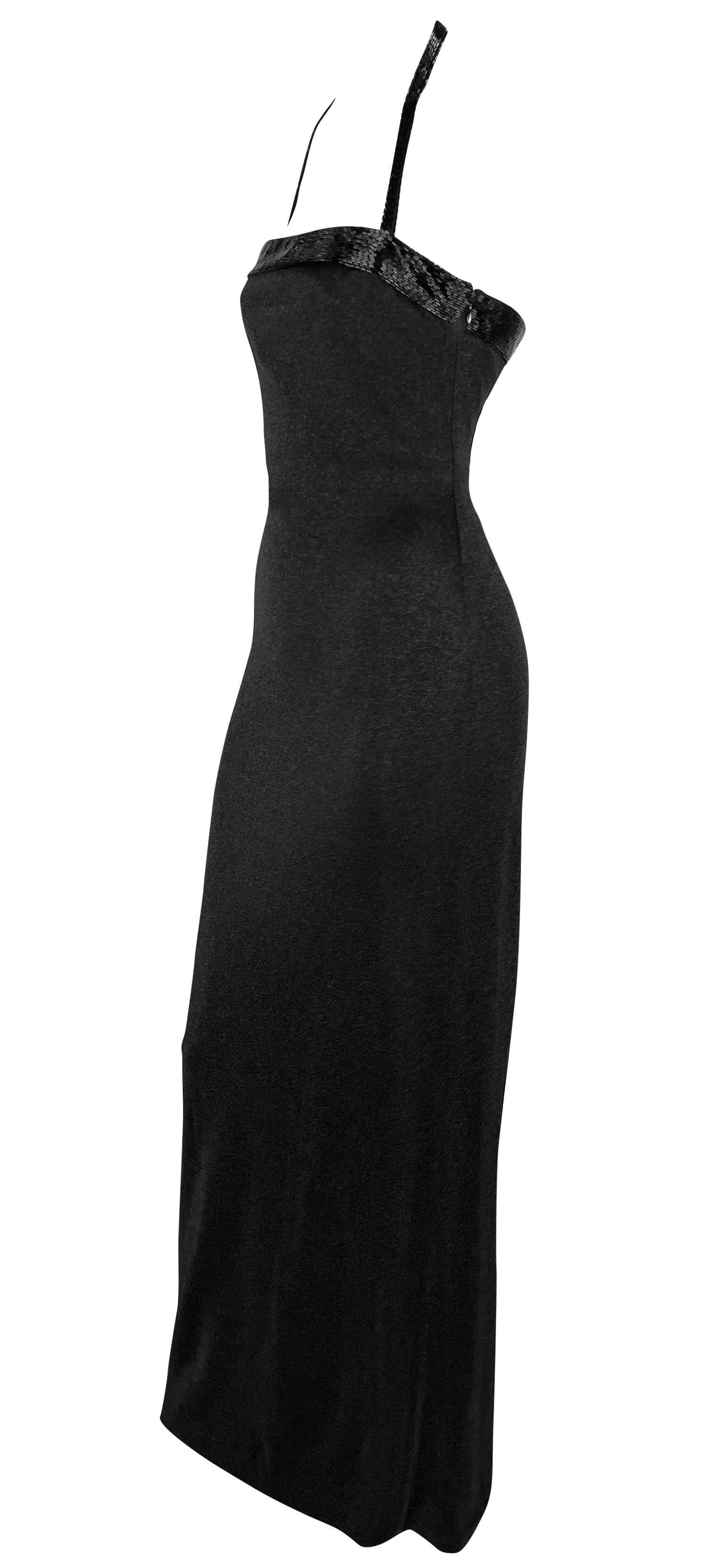 H/W 1997 Gianni Versace Laufsteg Perlenbesetztes schwarzes Lurex Metallic-Kleid mit Neckholder-Ausschnitt im Angebot 3