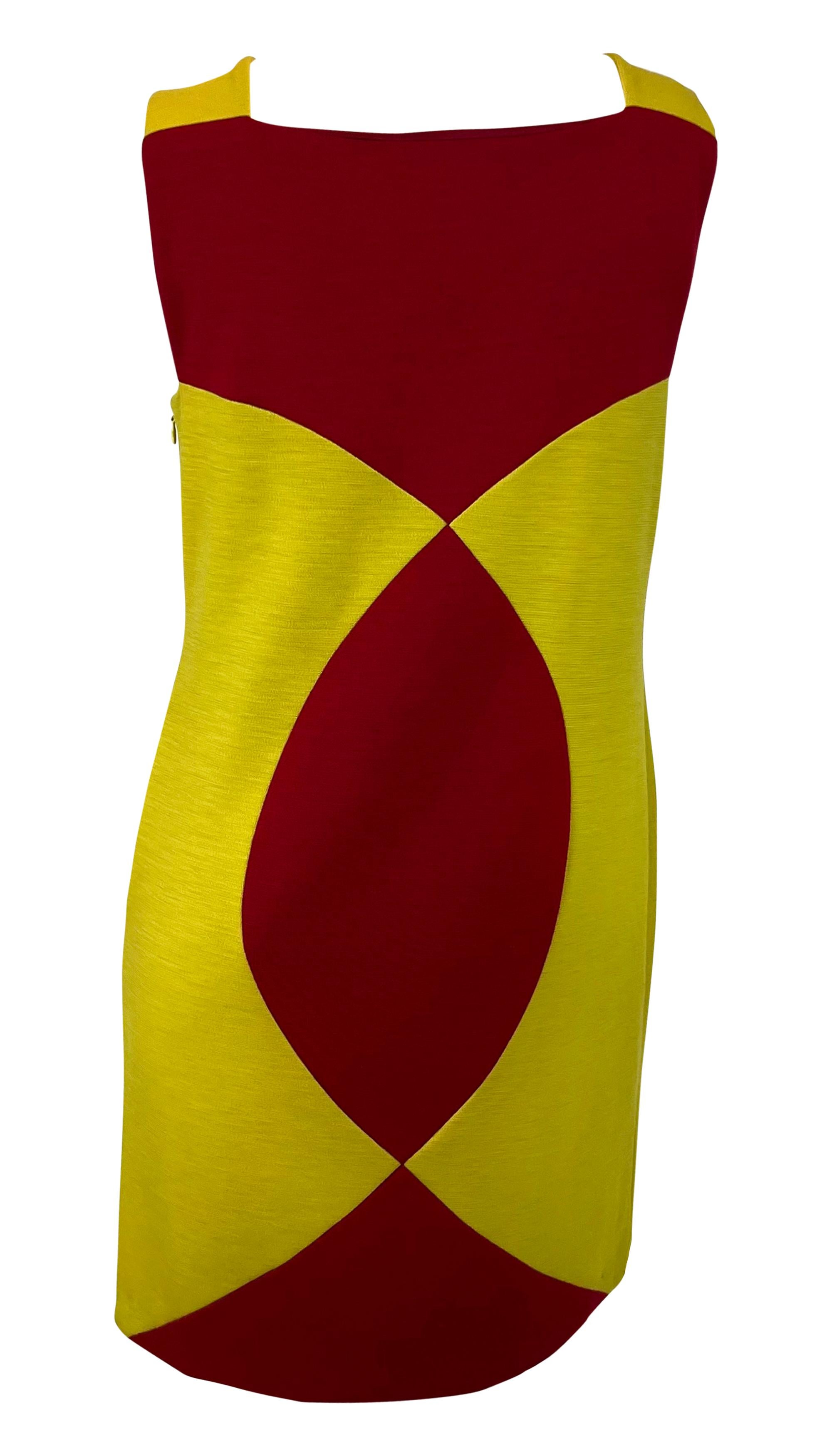 F/W 1997 Gianni Versace Runway Yellow Red Color Block Mini Shift Dress en vente 3