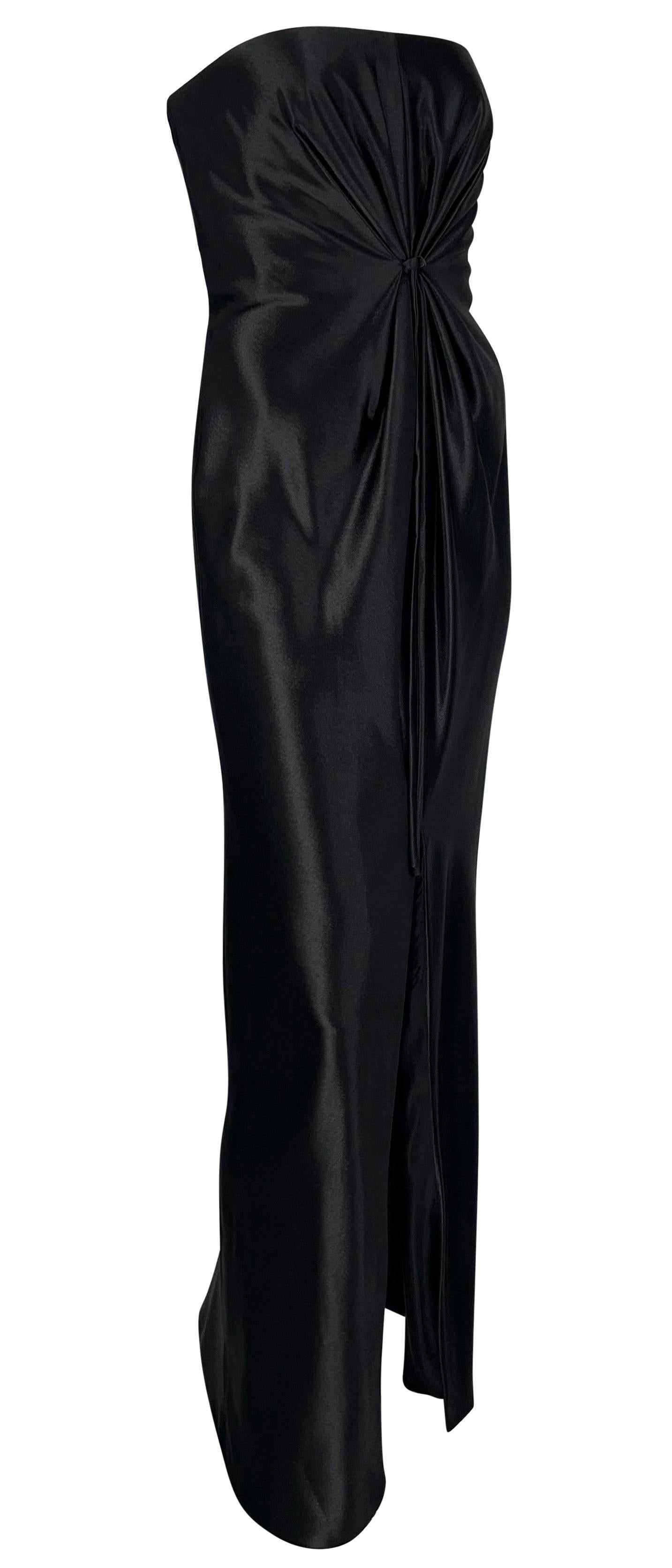 F/W 1997 Gianni Versace Robe noire sans bretelles en satin à nouer sur le devant en vente 6