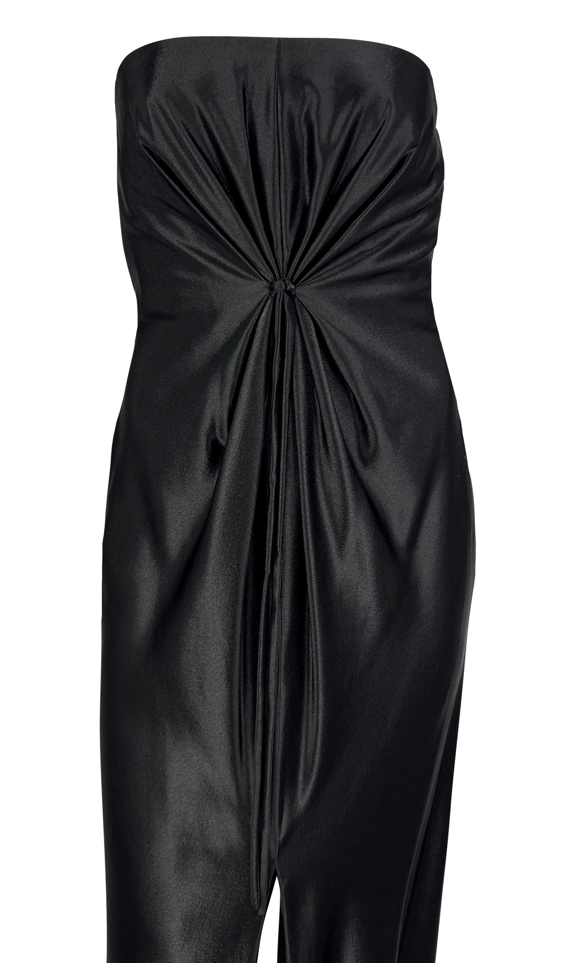 F/W 1997 Gianni Versace Trägerloses schwarzes Kleid mit Satin-Krawatte vorne im Zustand „Hervorragend“ im Angebot in West Hollywood, CA
