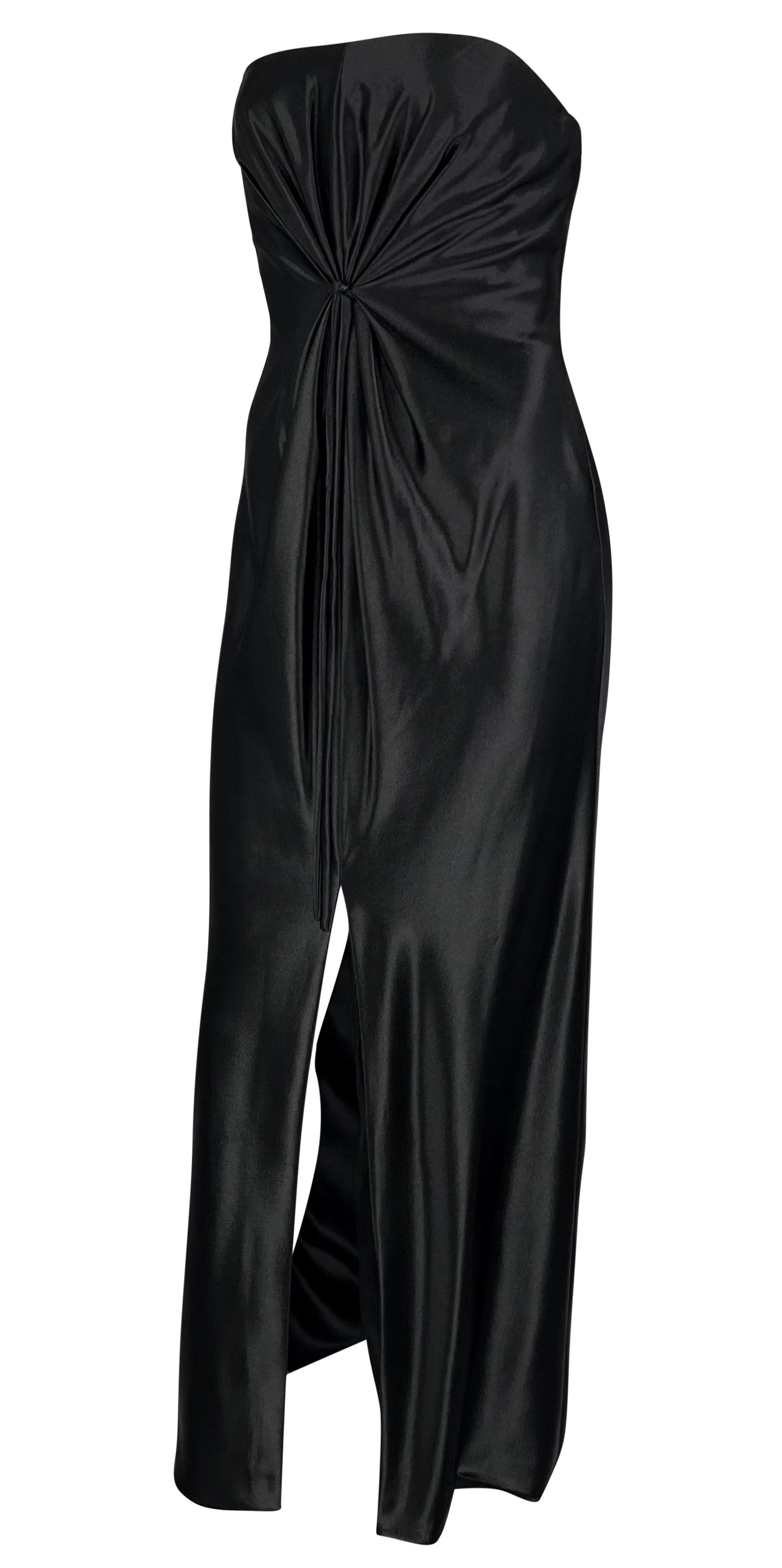 F/W 1997 Gianni Versace Robe noire sans bretelles en satin à nouer sur le devant Pour femmes en vente