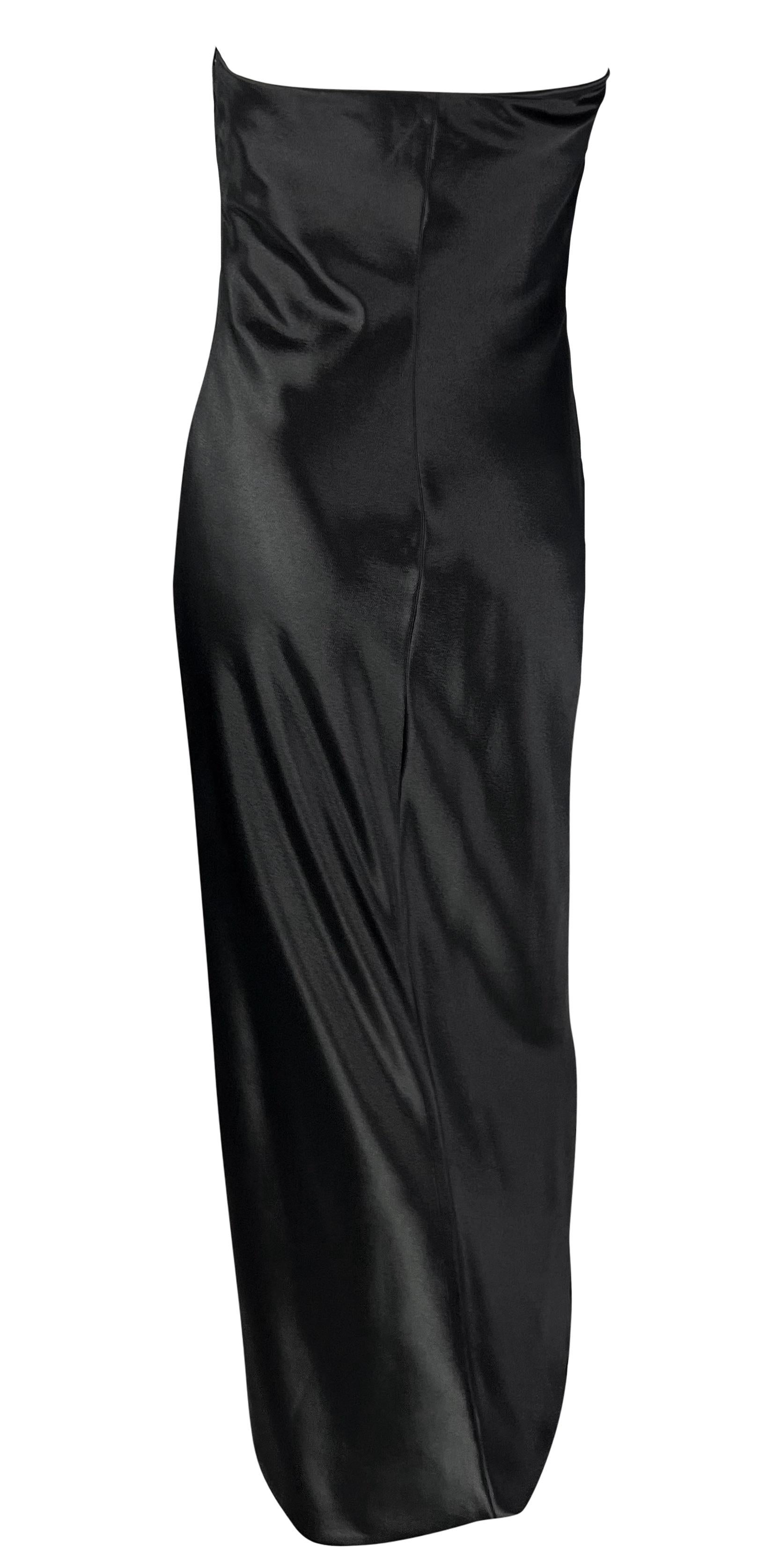 F/W 1997 Gianni Versace Trägerloses schwarzes Kleid mit Satin-Krawatte vorne im Angebot 3