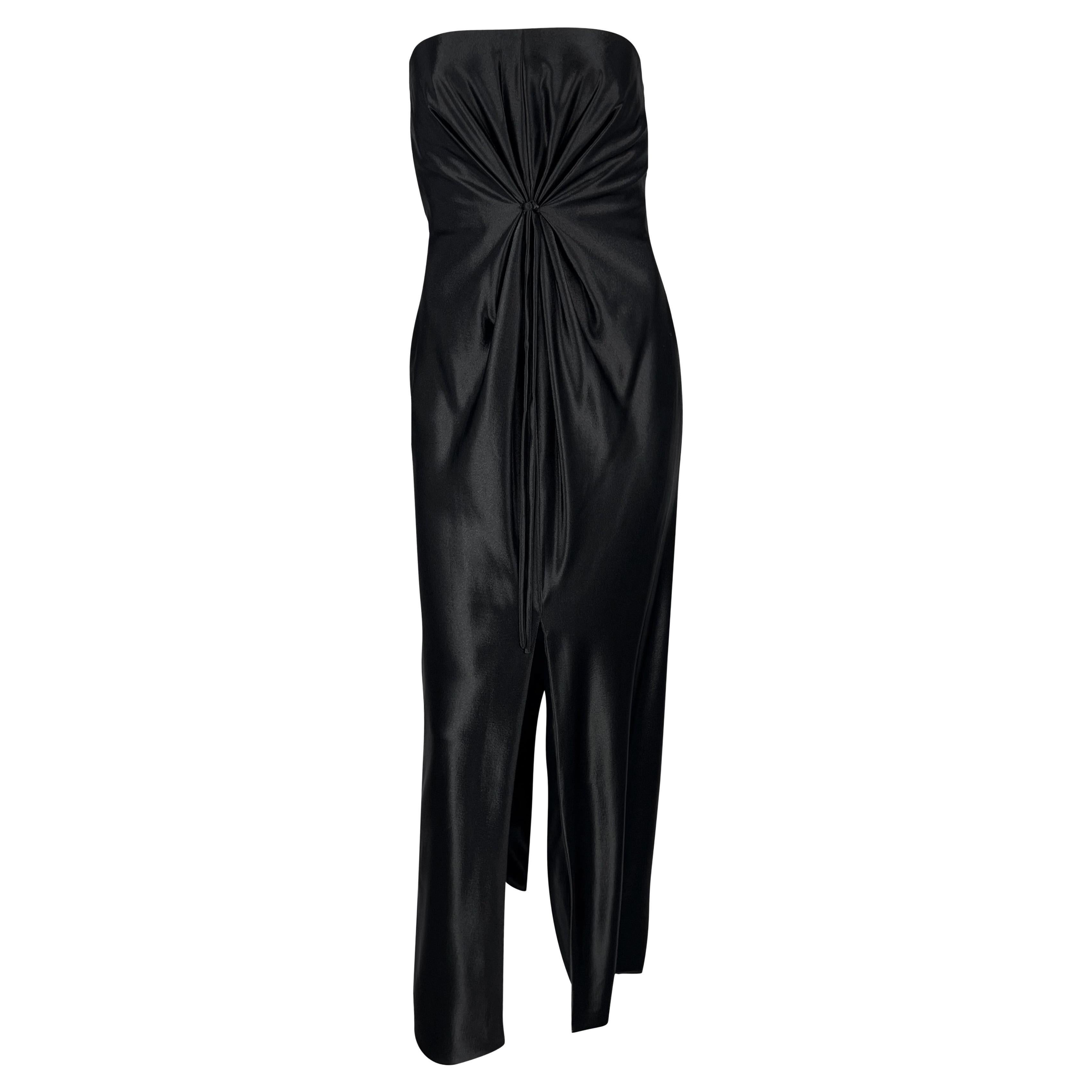 F/W 1997 Gianni Versace Robe noire sans bretelles en satin à nouer sur le devant en vente