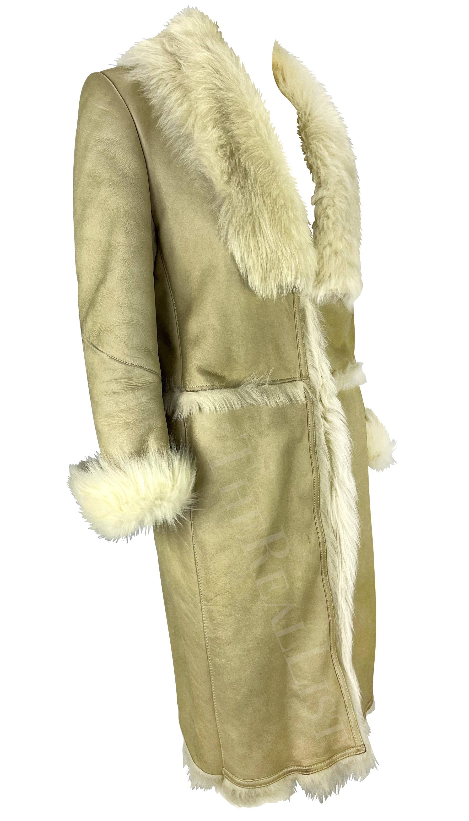 F/W 1997 Gucci by Tom Ford Beige Leather Shearling Fur Full-Length Coat For Sale 3