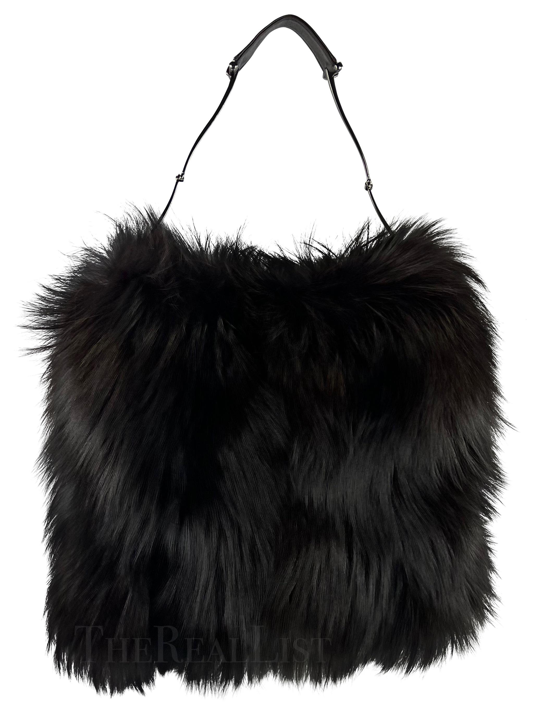 F/W 1997 Gucci by Tom Ford Horsebit Brown Fox Fur Large Flat Shoulder Bag For Sale 1