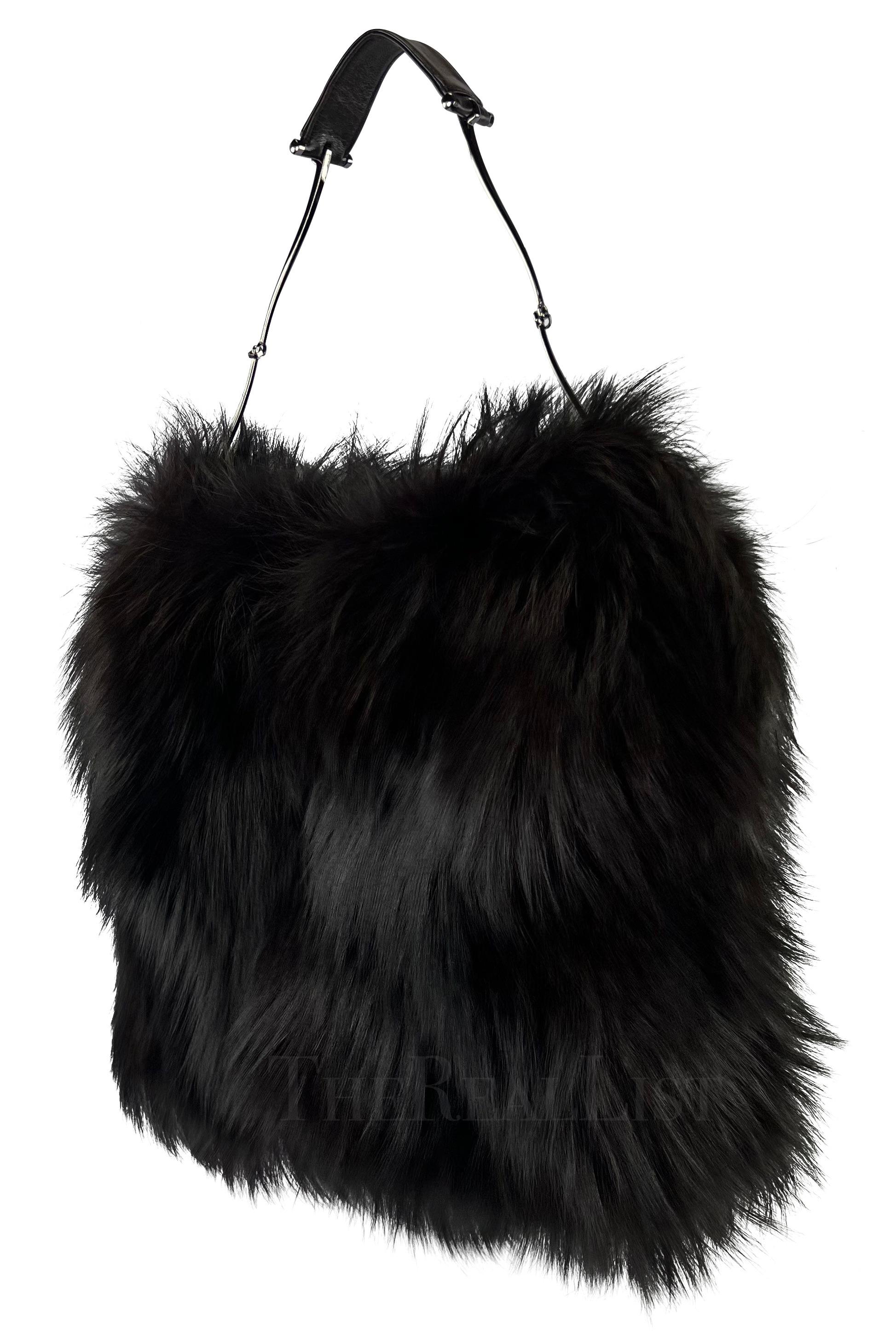 F/W 1997 Gucci by Tom Ford Horsebit Brown Fox Fur Large Flat Shoulder Bag For Sale 2