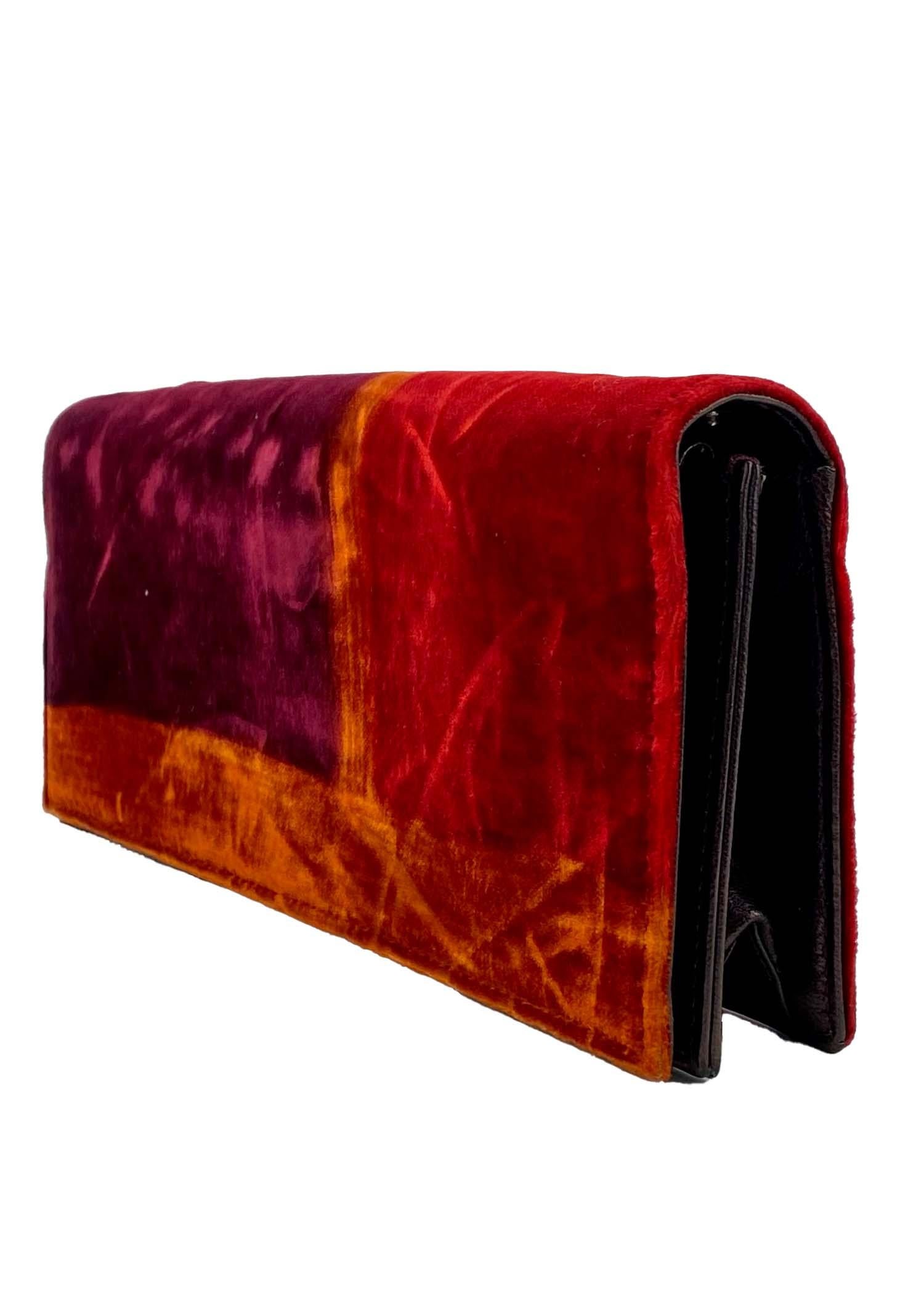 F/W 1997 Gucci by Tom Ford Modern Red Velvet Metal Ring Clutch Bag In Excellent Condition In West Hollywood, CA