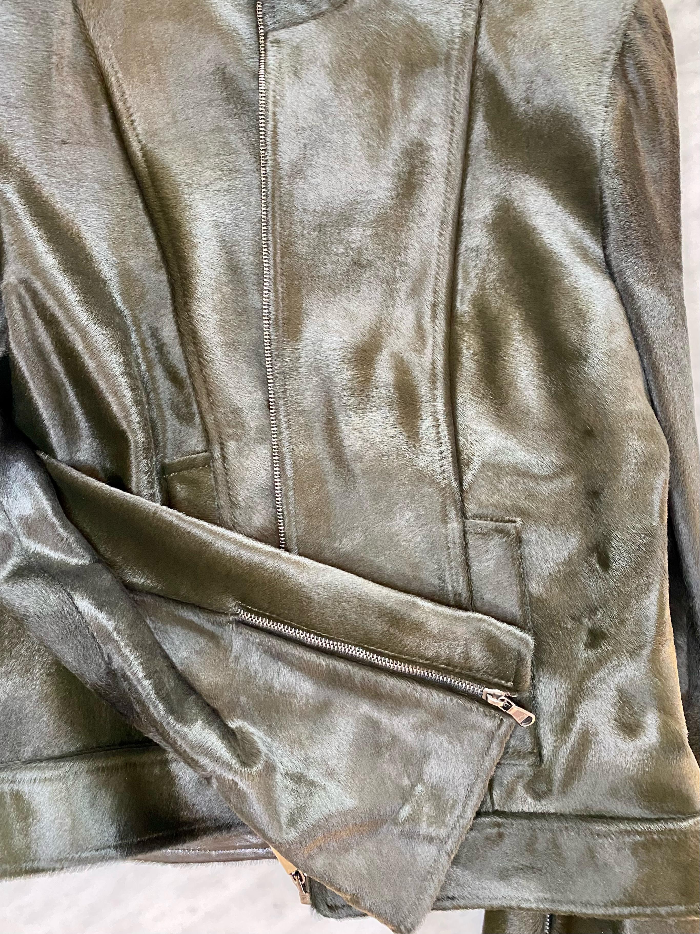 Veste Gucci by Tom Ford en poils de poney vert olive foncé, automne-hiver 1997  Excellent état - En vente à West Hollywood, CA