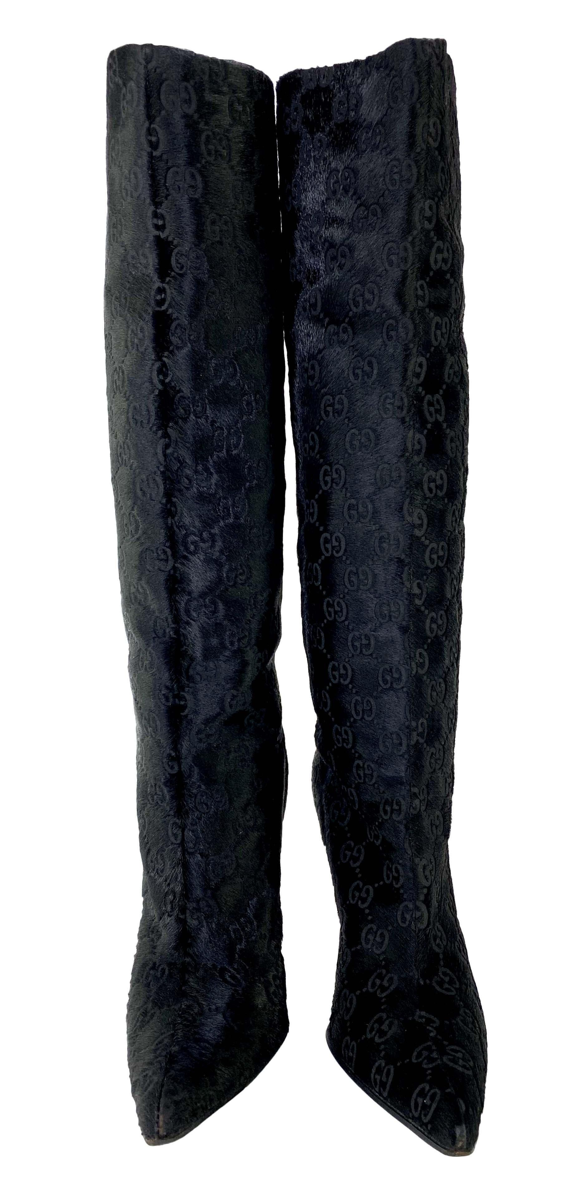 H/W 1997 Gucci by Tom Ford Laufsteg GG Schwarze Ponyhaar-Metallstiefel mit Absatz 37C im Zustand „Gut“ im Angebot in West Hollywood, CA