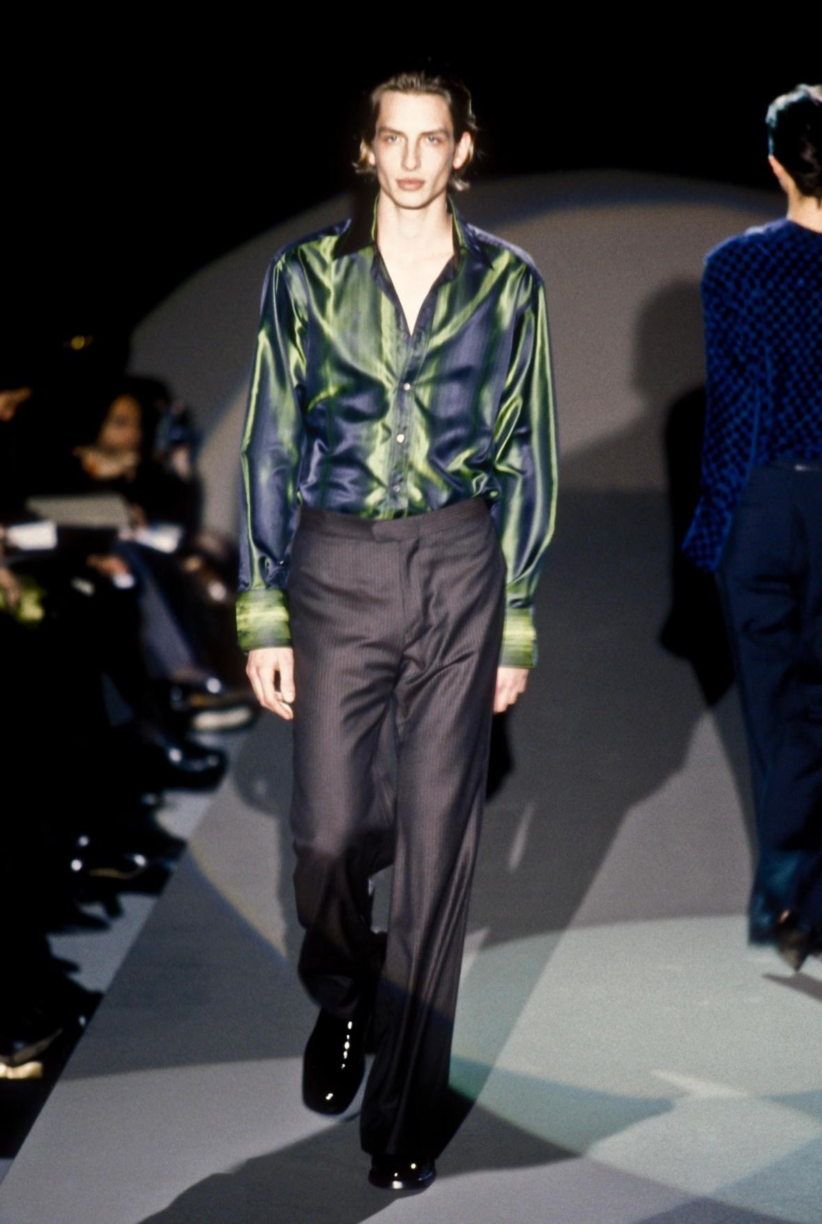 F/W 1997 Gucci by Tom Ford Runway Green Ombré Stripe Button Up Shoulder Pad Top (Top à épaulettes boutonnées) Pour femmes en vente