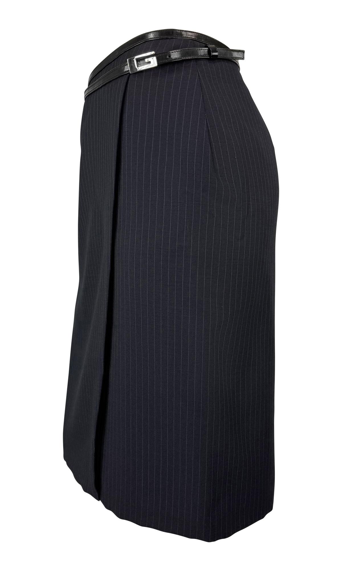 Noir F/W 1997 Gucci by Tom Ford Runway Pinstripe G Buckle Wrap Skirt (jupe portefeuille à boucles) en vente