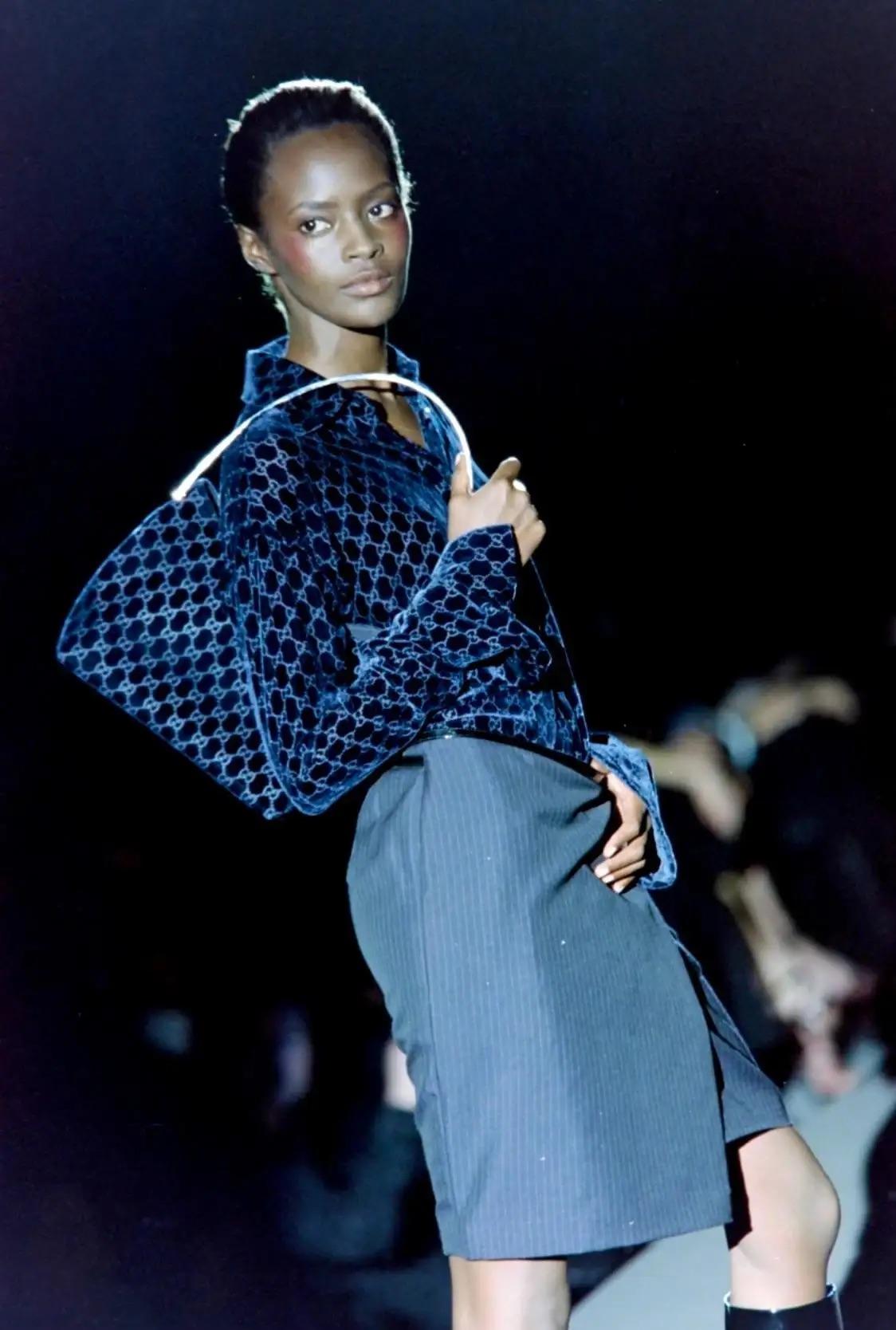 F/W 1997 Gucci by Tom Ford Runway Pinstripe G Buckle Wrap Skirt (jupe portefeuille à boucles) Excellent état - En vente à West Hollywood, CA