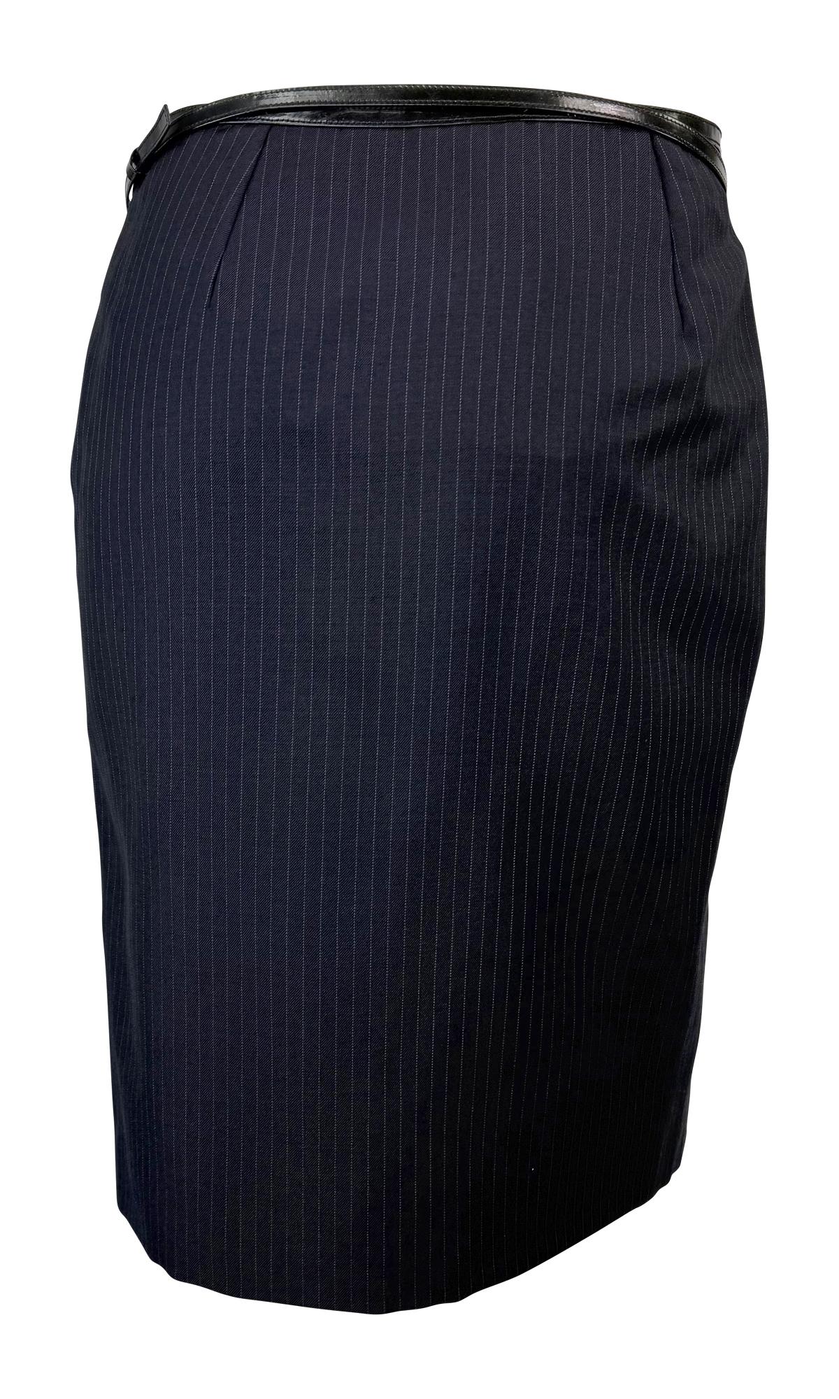 F/W 1997 Gucci by Tom Ford Runway Pinstripe G Buckle Wrap Skirt (jupe portefeuille à boucles) en vente 2