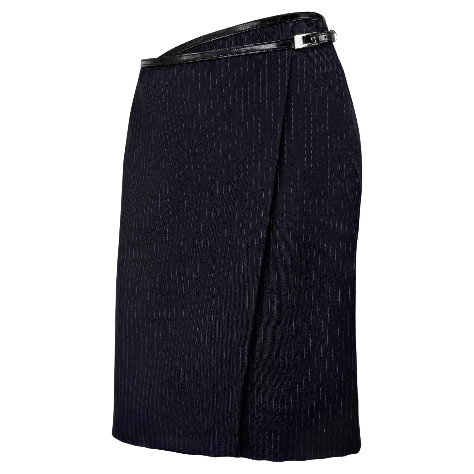 F/W 1997 Gucci by Tom Ford Runway Pinstripe G Buckle Wrap Skirt (jupe portefeuille à boucles)
