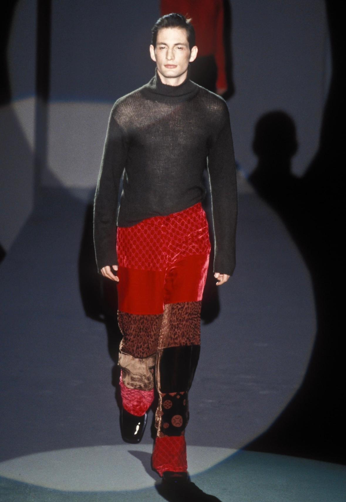 This stunning red velvet scarf featuring a patchwork of rich burgundy, red, and orange panels, including Gucci's iconic 'GG' monogram, designed by Tom Ford for the Fall/Winter 1997 collection.

Approximate measurements:
Length: 54”
Width: 11.5”
50%