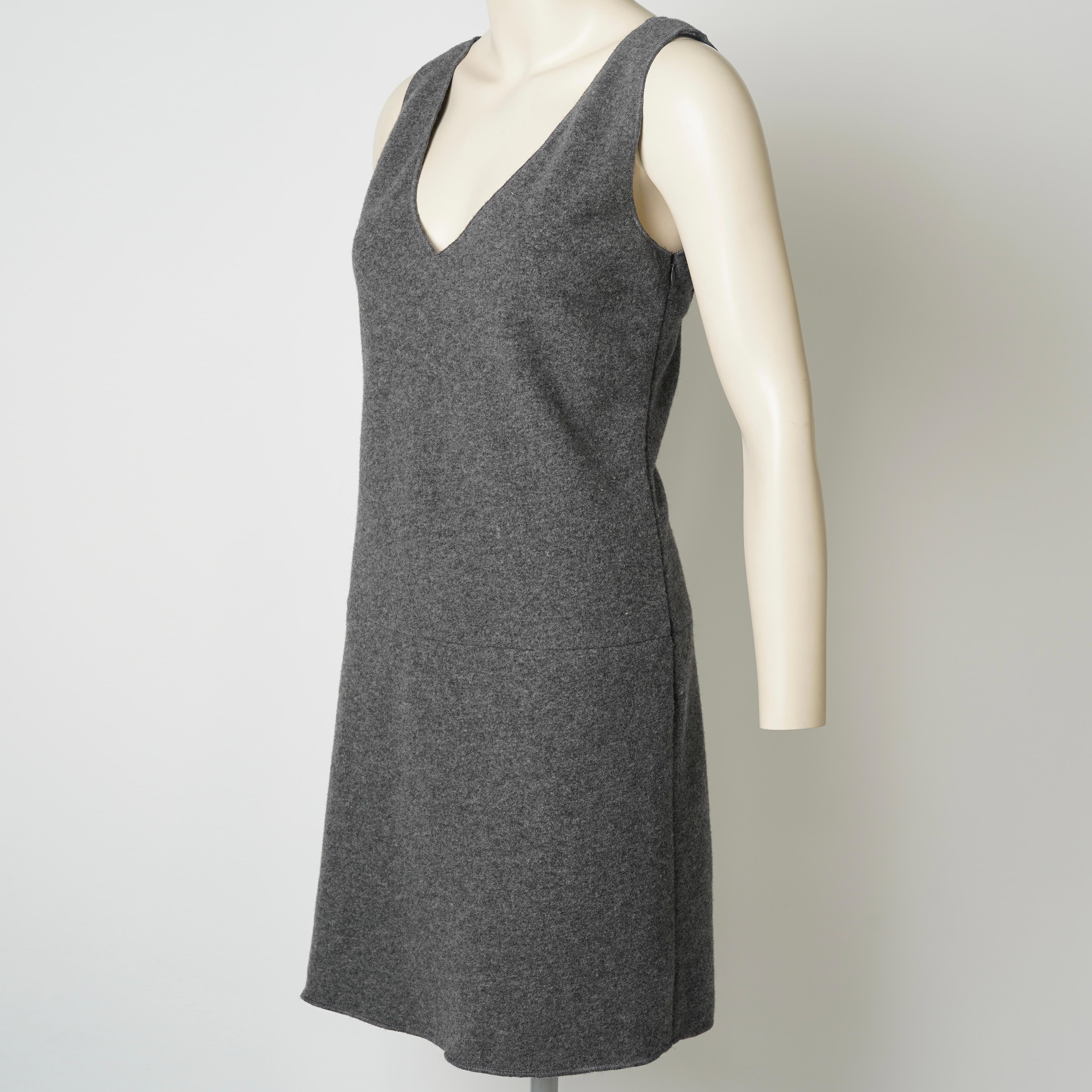 Gris F/W 1997 Miu Miu Robe de défilé en laine polaire anthracite en vente