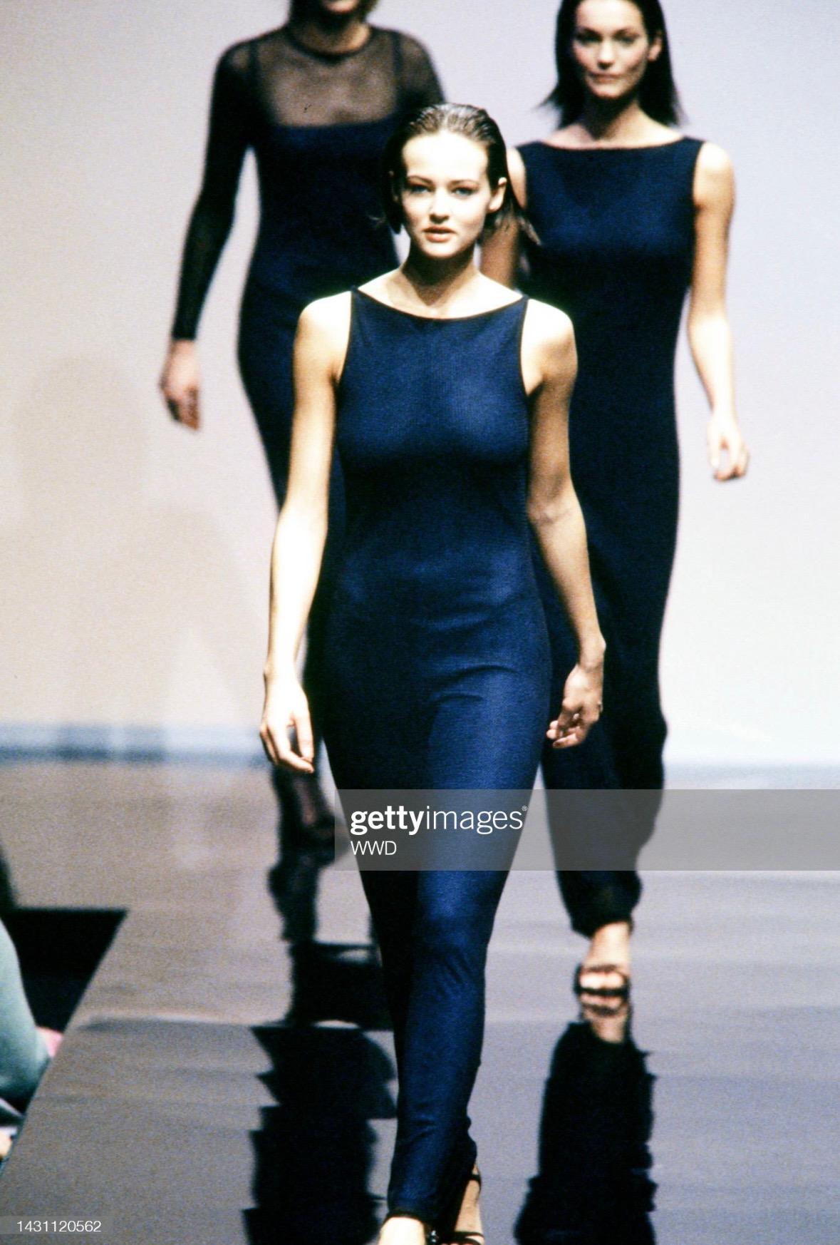 F/W 1997 Salvatore Ferragamo Laufsteg Durchsichtiger Strick-Catsuit Overlay Bodycon-Kleid im Zustand „Gut“ im Angebot in West Hollywood, CA