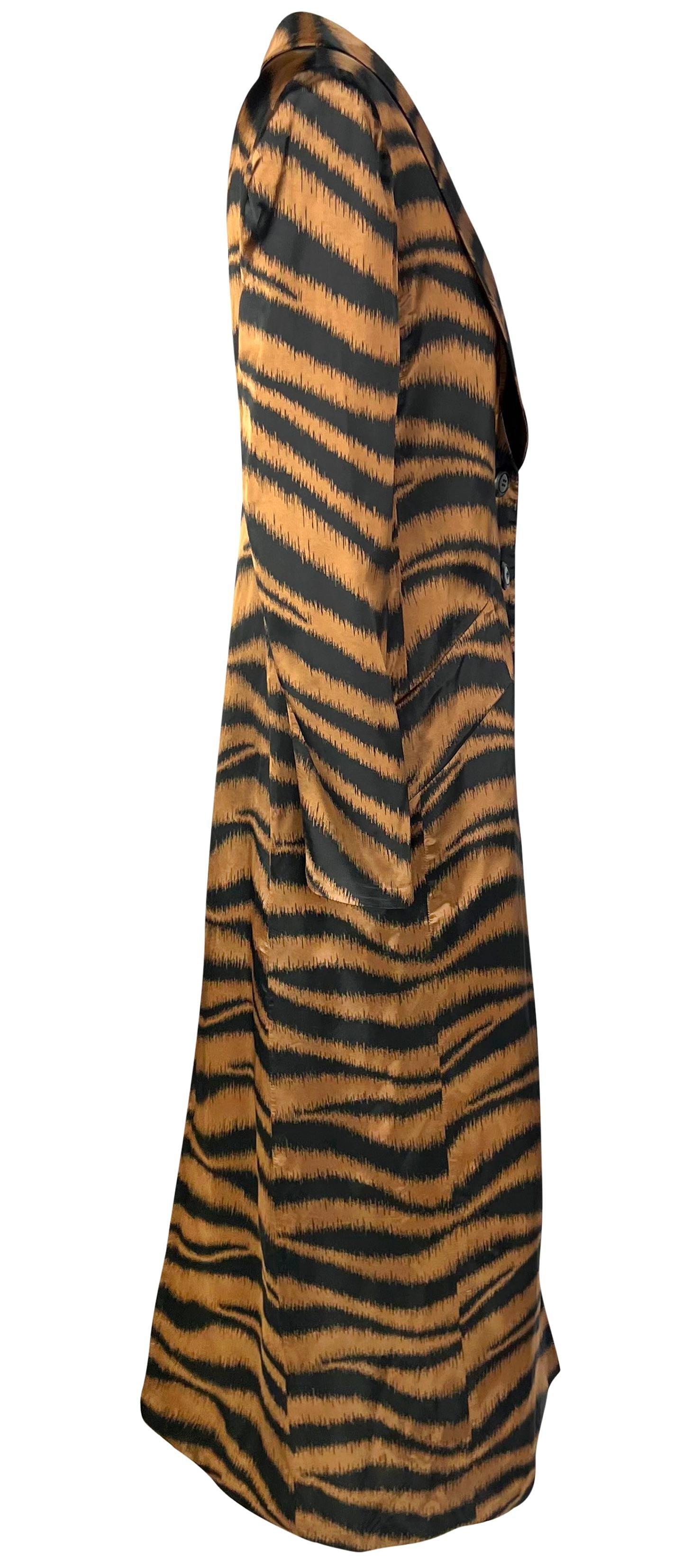 A/I 1997 Valentino Garavani Giacca Cappotto in Raso Marrone con Stampa Animale a tutta lunghezza in vendita 4