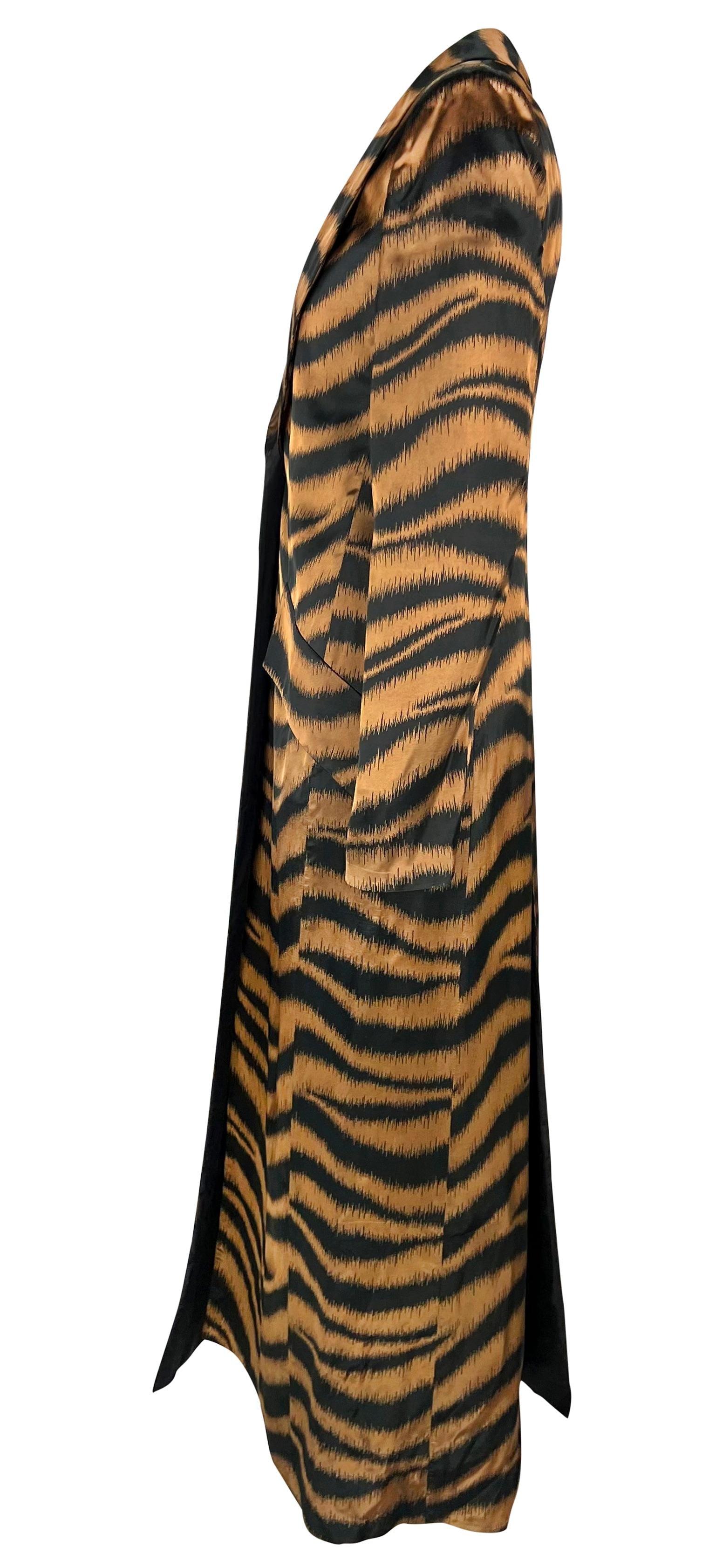 A/I 1997 Valentino Garavani Giacca Cappotto in Raso Marrone con Stampa Animale a tutta lunghezza in vendita 2