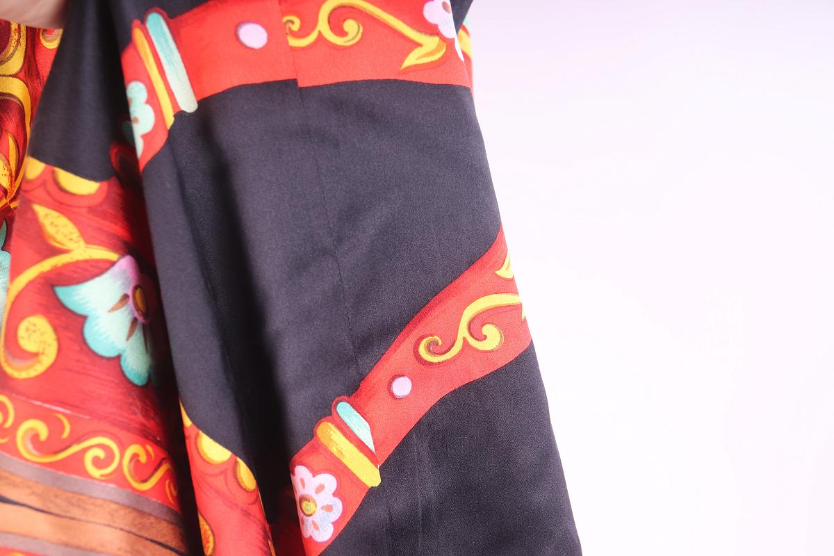 F/W 1998 Dolce & Gabbana Printed Silk Maxi Skirt Vintage 1990s For Sale 6