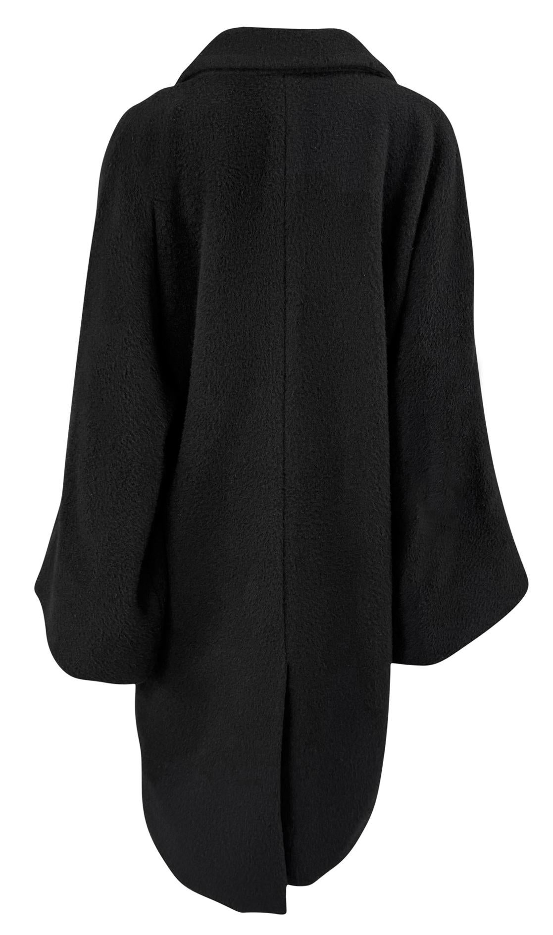 A/I 1998 Dolce & Gabbana - Inserzione in passerella Cappotto oversize in lana e mohair nero in vendita 1