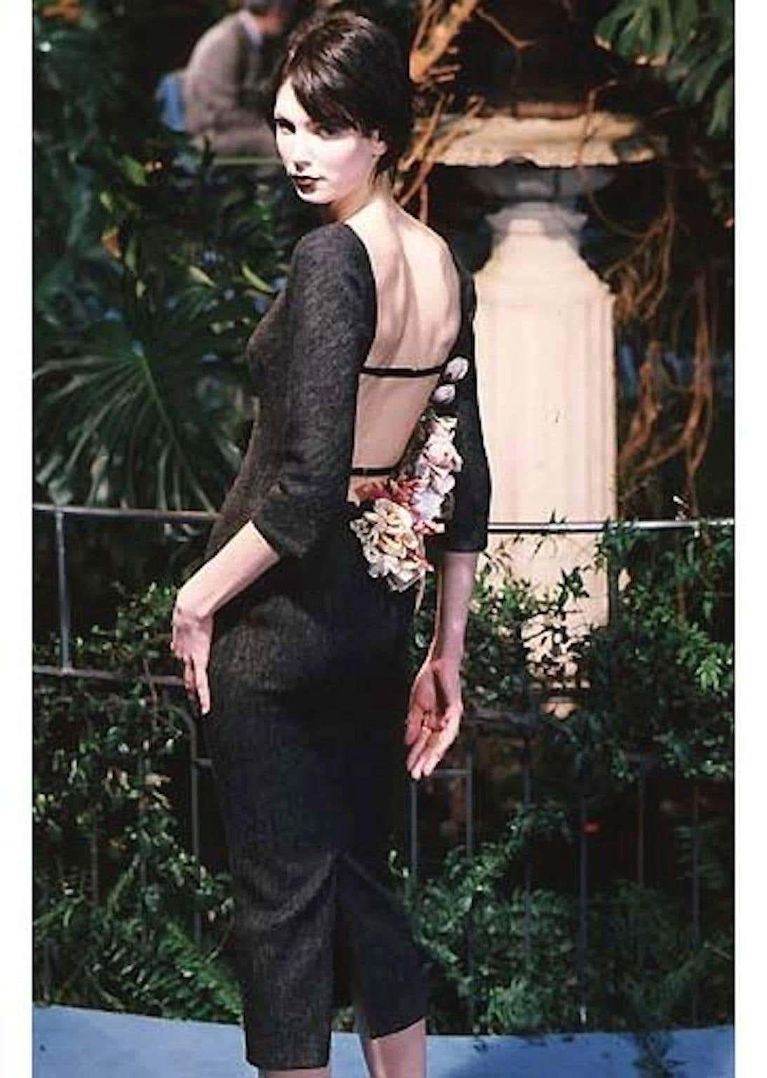 F/W 1998 Dolce & Gabbana Runway Dark Grey Wool Backless Flower Appliqué Dress For Sale 2