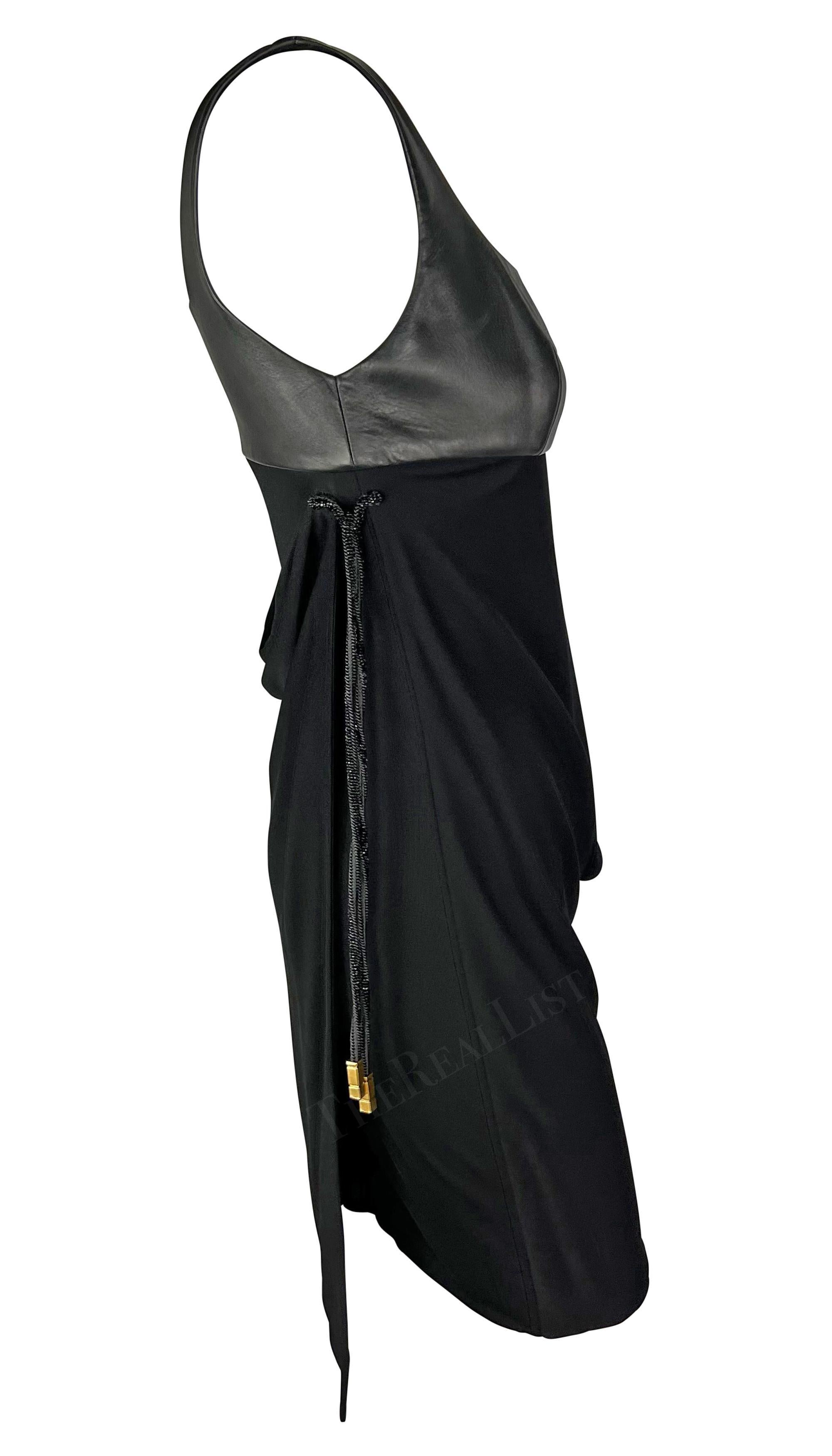 A/I 1998 Donatella Versace for Gianni Versace, abito midi in pelle nera con strass. in vendita 3