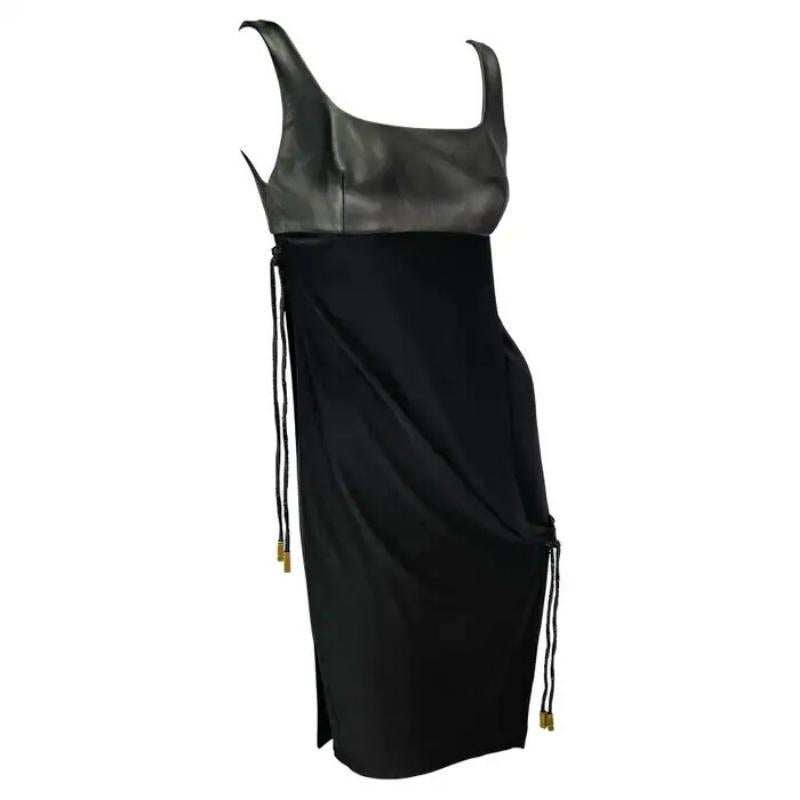 A/I 1998 Donatella Versace for Gianni Versace, abito midi in pelle nera con strass.
