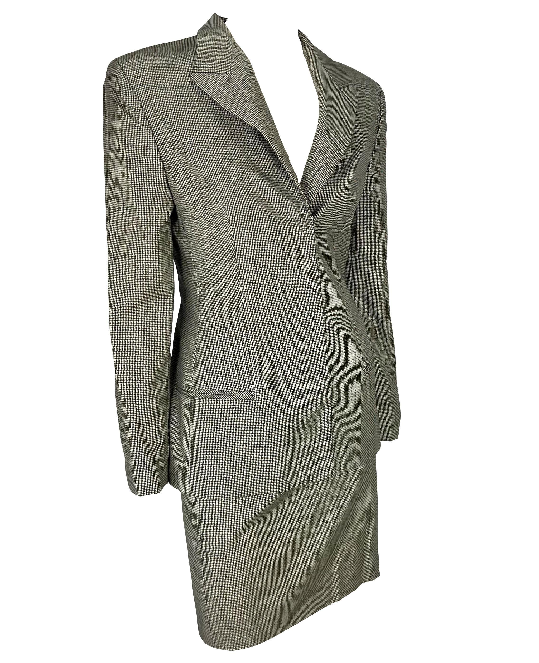 F/W 1998 Gianni Versace for Donatella Versace Traje de falda drapeada con forro de pata de gallo amarillo en venta 1