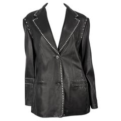 F/W 1998 Gianni Versace by Donatella Versace Chaqueta blazer de piel con tachuelas para hombre en la pasarela