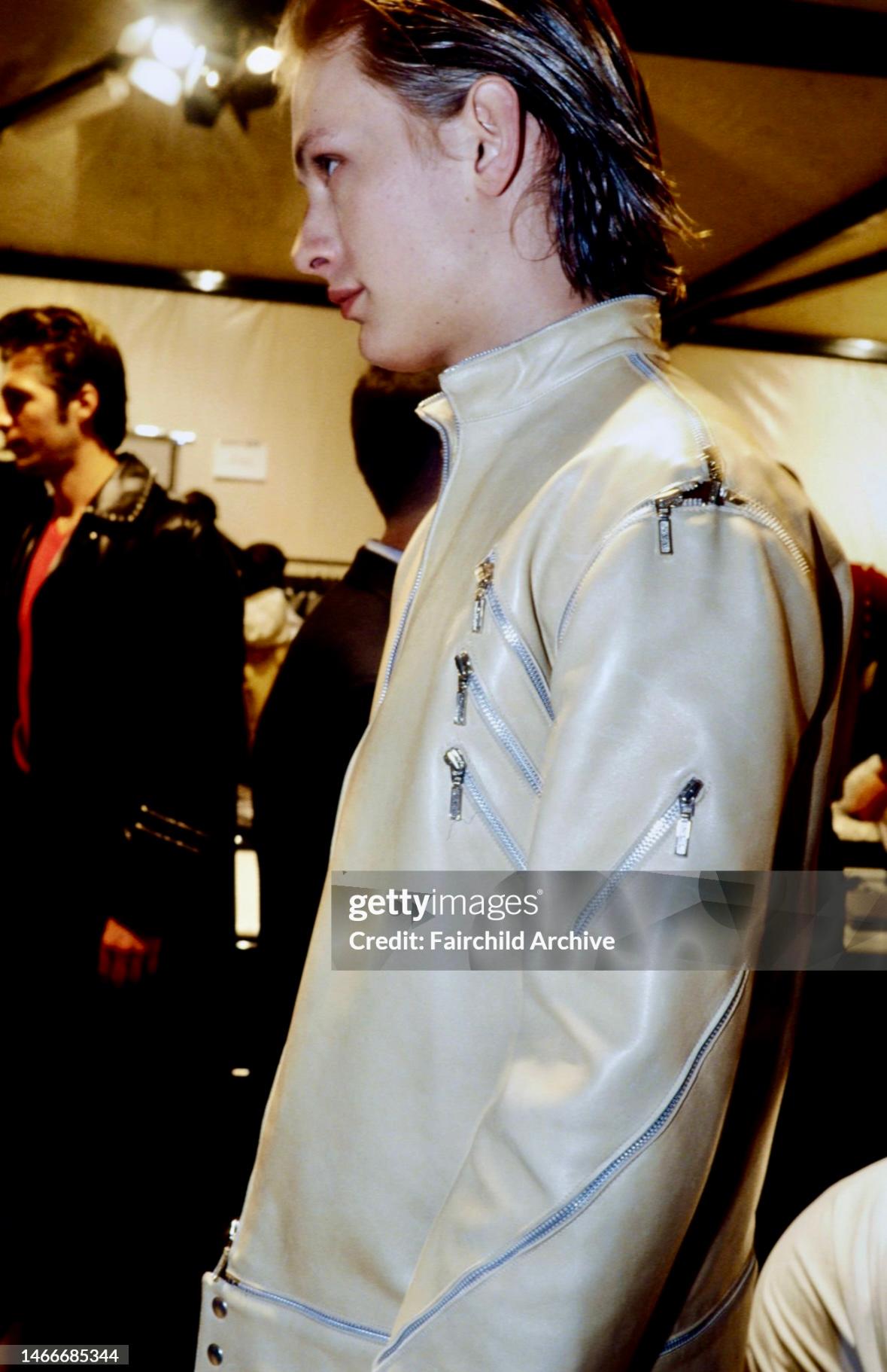 Women's or Men's F/W 1998 Gianni Versace by Donatella Mens Runway Zip Accent Leather Moto Jacket For Sale