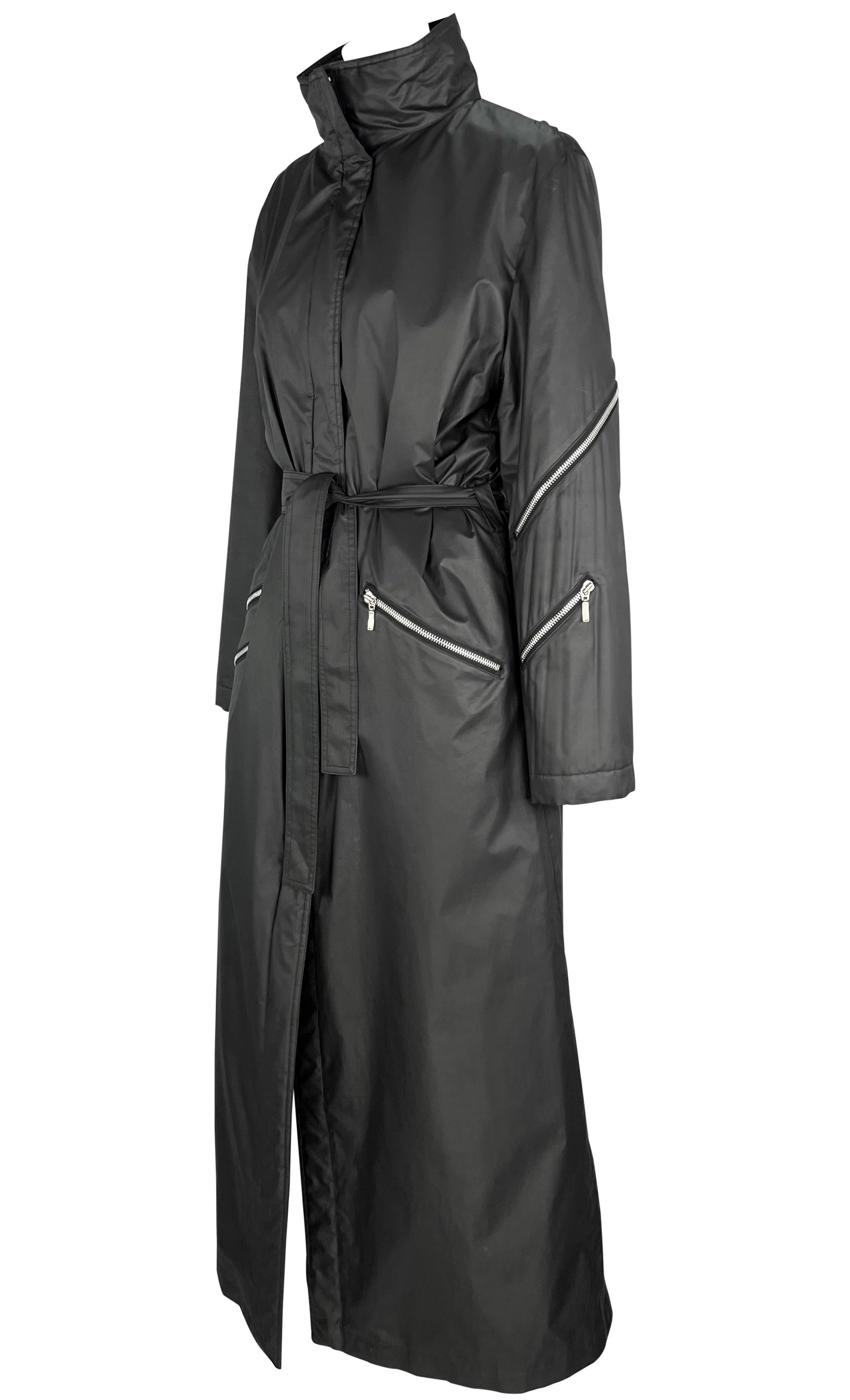 Nero A/I 1998 Donatella Versace for Gianni Versace con cintura a zip multipla e trench a tutta lunghezza in vendita