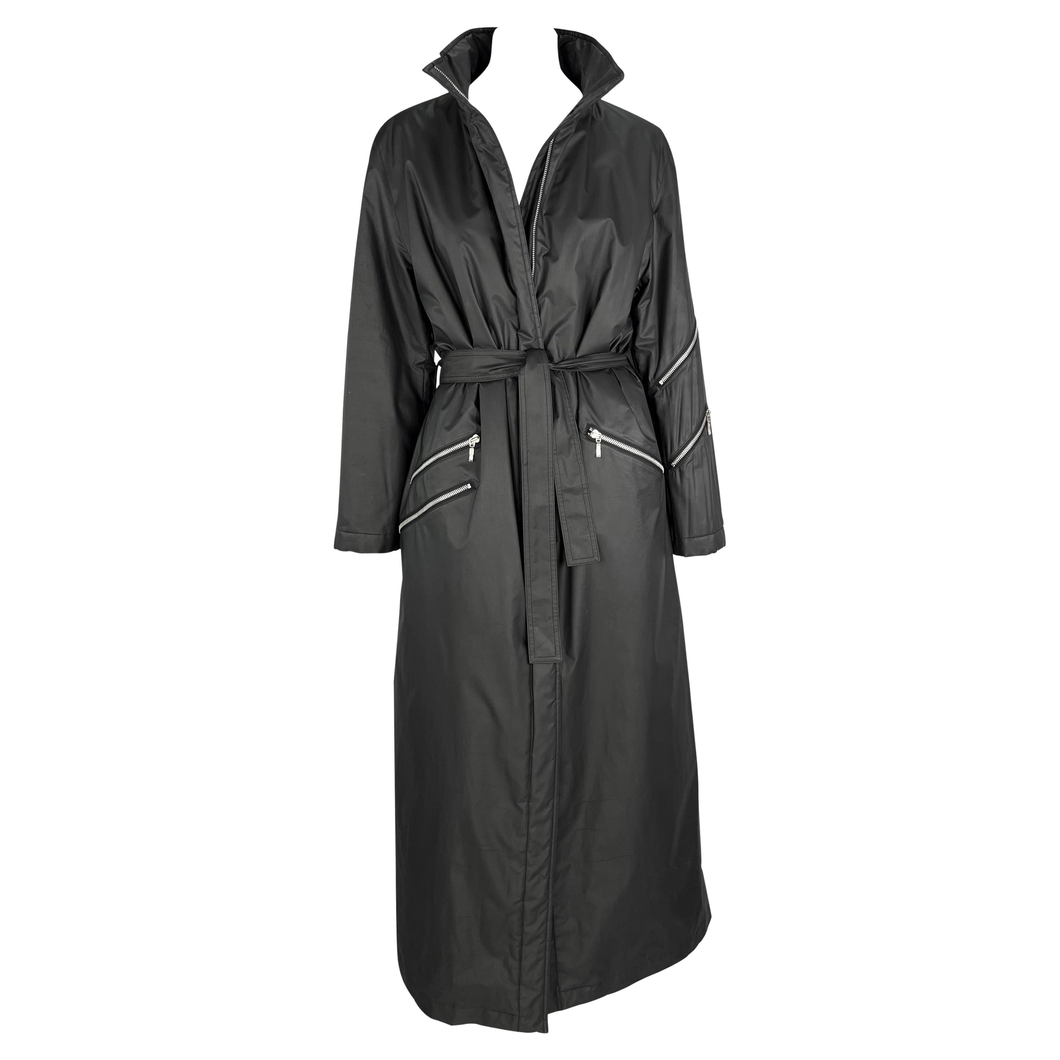 A/I 1998 Donatella Versace for Gianni Versace con cintura a zip multipla e trench a tutta lunghezza