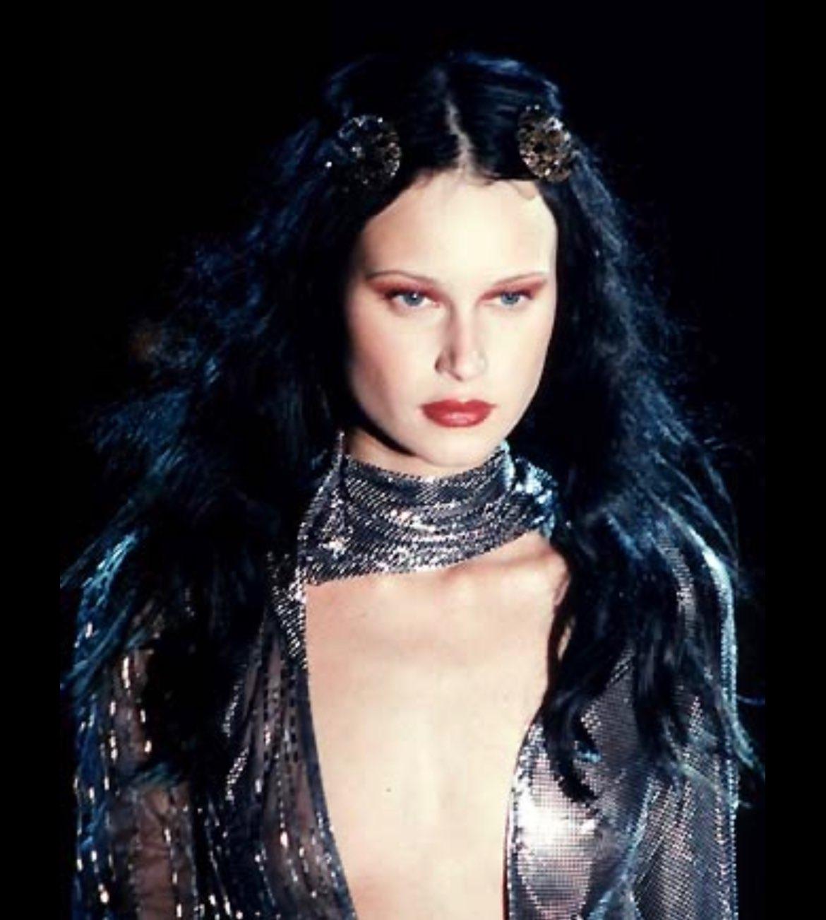 Presenting a fabulous silvertone and black rhinestone Gianni Versace hair clip designed by Donatella Versace. From the Fall/Winter 1998 collection, these clips debuted on the season's runway. This incredible round hair clip is constructed of