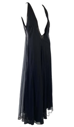 F/W 1998 Gucci by Tom Ford Schwarzes Kleid aus dreilagigem Tüll mit tiefem V-Ausschnitt und transparentem Stoff