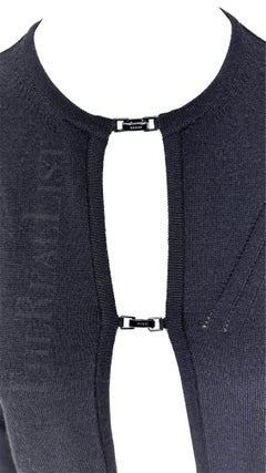 F/W 1998 Gucci for Tom Ford Holzkohlefarbenes Cardigan-Oberteil mit offener Logo-Schnalle