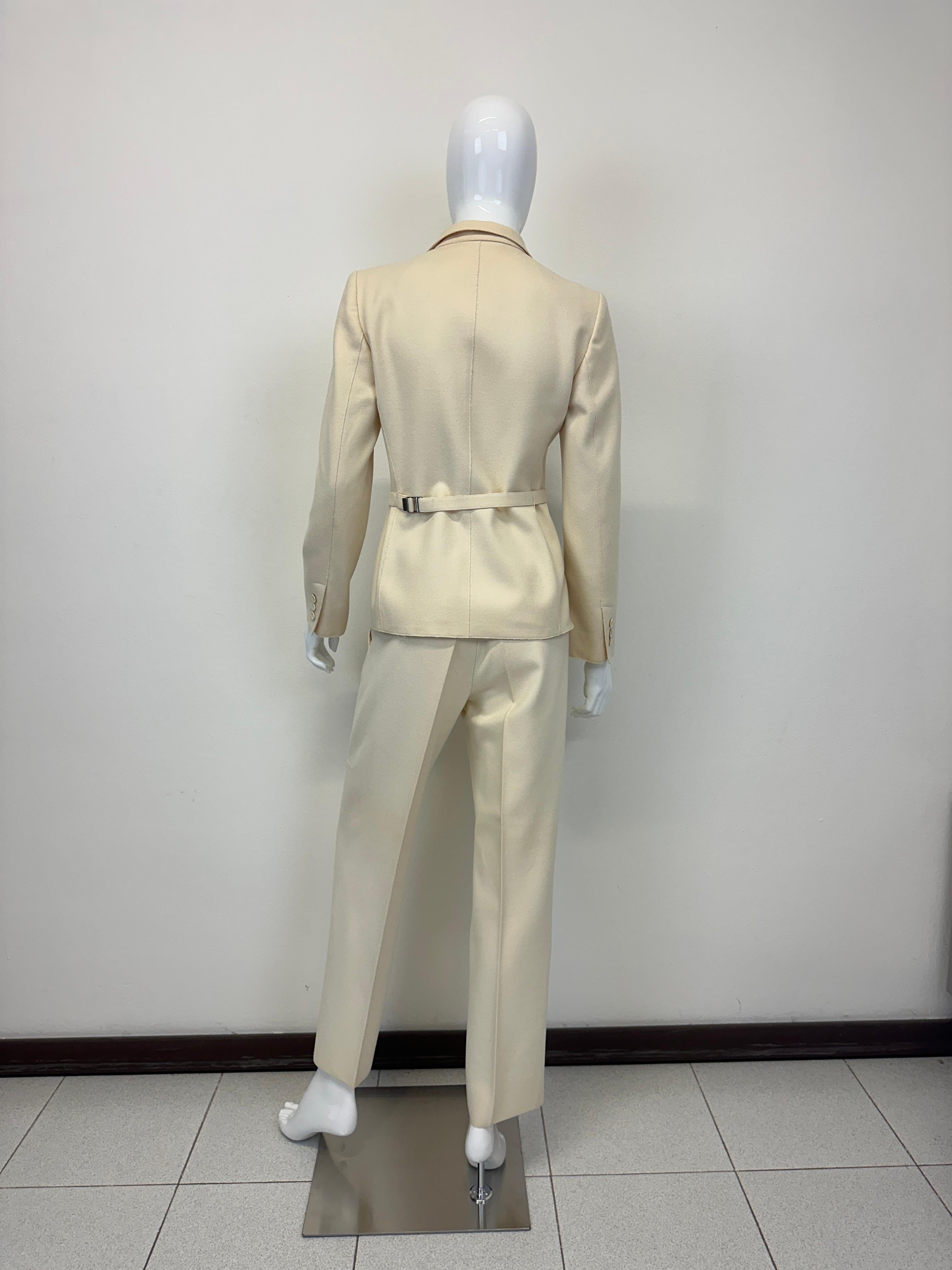 F/W 1998 Gucci by Tom Ford pasarela conjunto blazer y pantalón de lana crudo 4