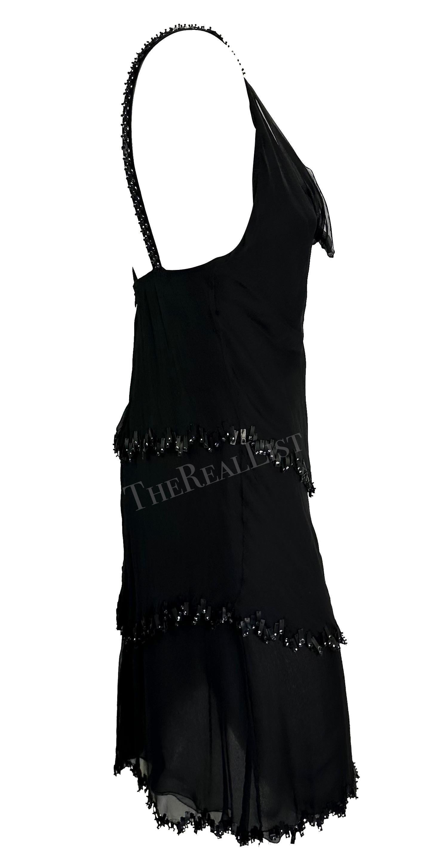 H/W 1998 Valentino Garavani Laufsteg Schwarzes Etuikleid aus Chiffon mit Perlenbesatz aus Chiffon im Angebot 3