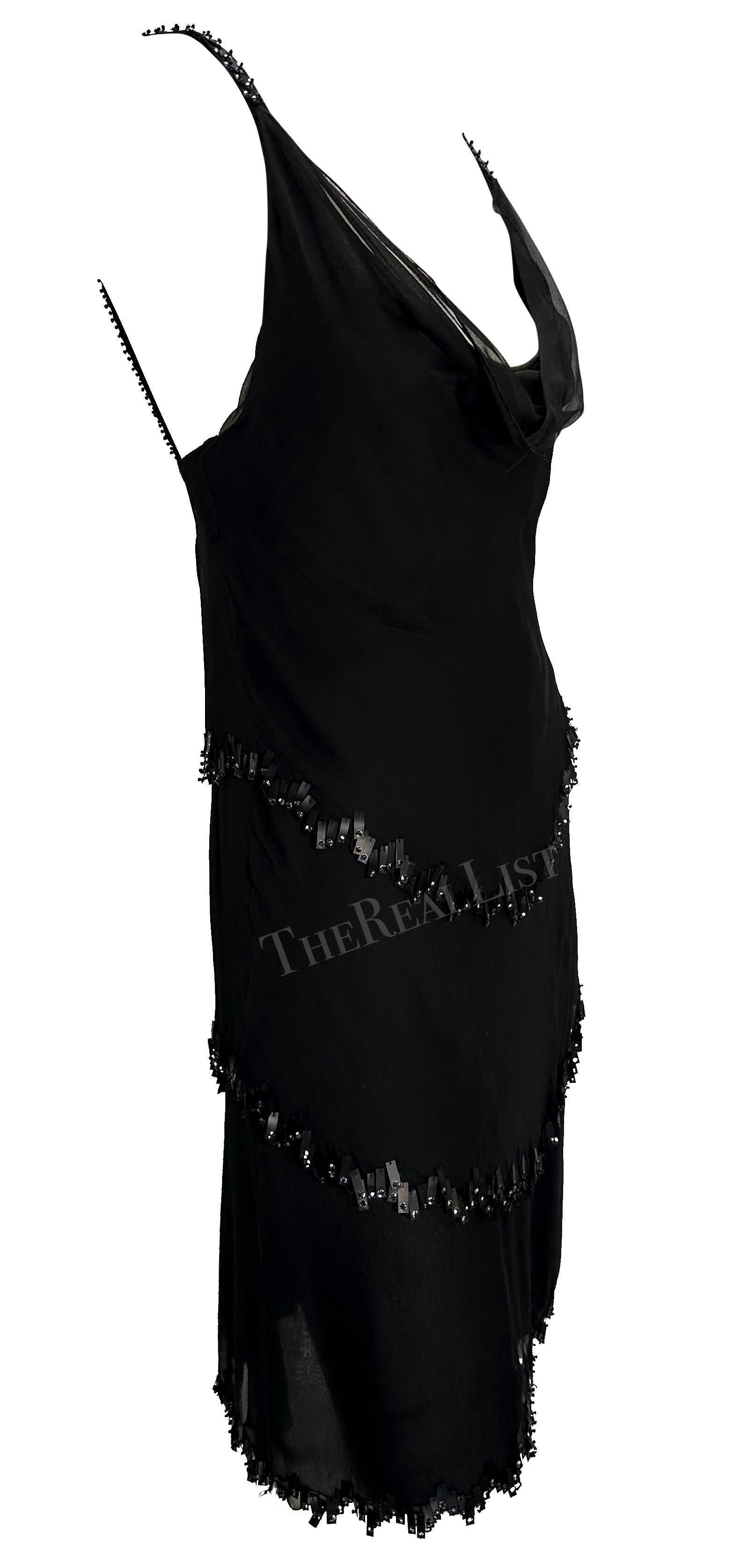 H/W 1998 Valentino Garavani Laufsteg Schwarzes Etuikleid aus Chiffon mit Perlenbesatz aus Chiffon im Angebot 4