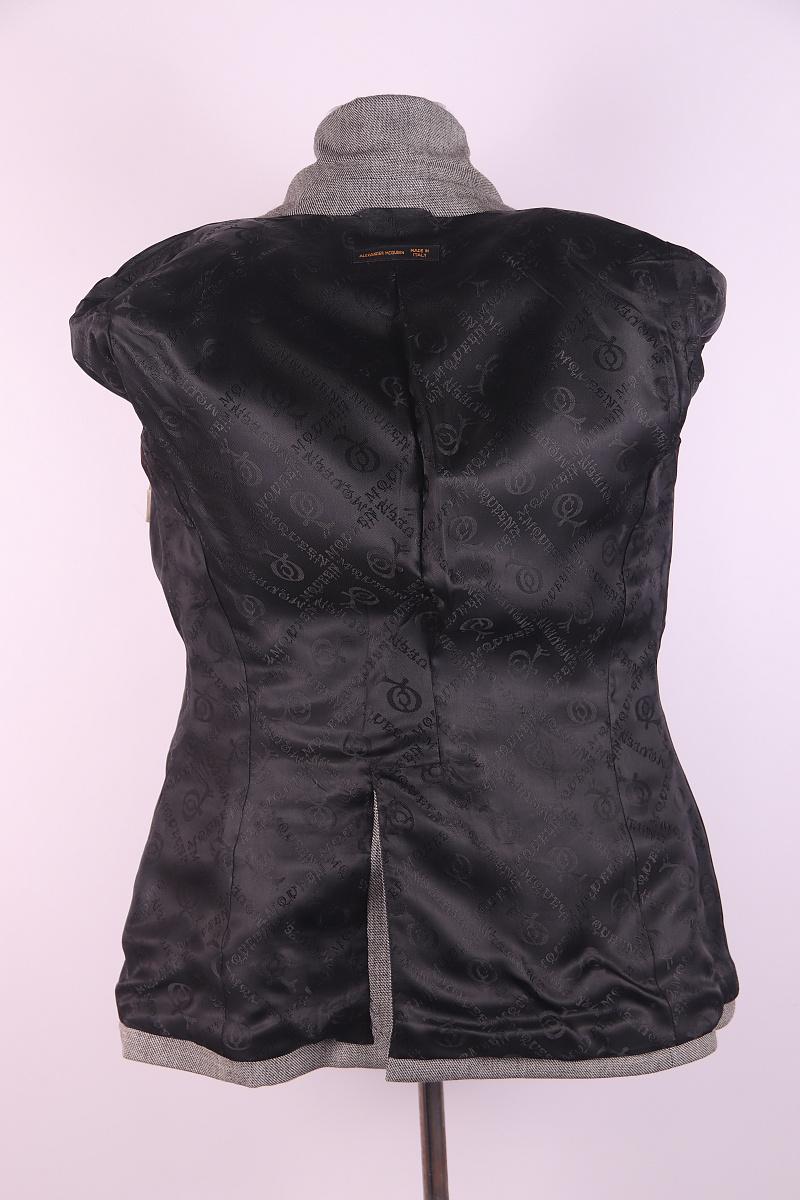Grigio giacca f/w 1998alexander mcqueen con spalle robuste e tasche verticali  joan in vendita